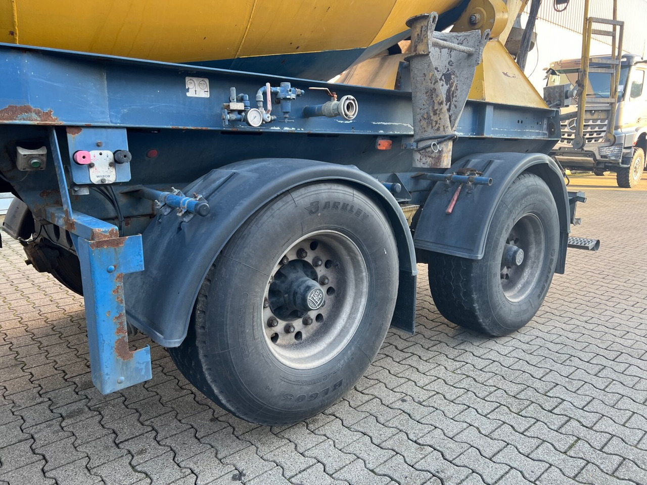 Andere MÜLLER MITTELTAL SF 32 BM/BS mit LIEBHERR Betonmischer ca. 10m³ MÜLLER MITTELTAL SF 32 BM/BS mit LIEBHERR Betonmischer ca. 10m³, Liftachse - 콘크리트 믹서 세미 트레일러 : 사진 2 Andere MÜLLER MITTELTAL SF 32 BM/BS mit LIEBHERR Betonmischer ca. 10m³ MÜLLER MITTELTAL SF 32 BM/BS mit LIEBHERR Betonmischer ca. 10m³, Liftachse - 콘크리트 믹서 세미 트레일러 : 사진 2