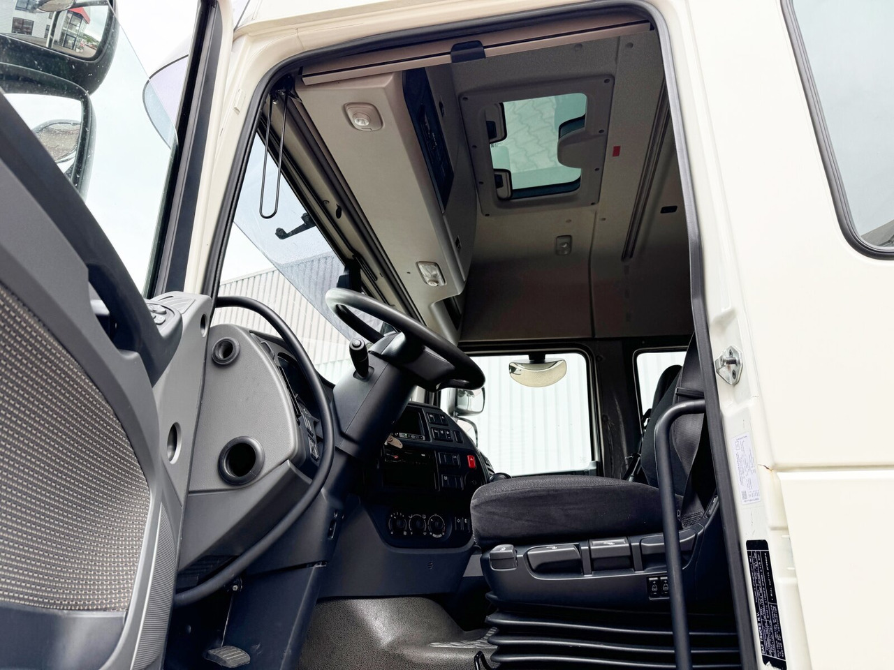 DAF XF 410 FA 4x2 XF 410 FA 4x2, Fahrschule, 2x AHK, 6 Sitze - 드롭사이드/ 플랫베드 트럭 : 사진 2 DAF XF 410 FA 4x2 XF 410 FA 4x2, Fahrschule, 2x AHK, 6 Sitze - 드롭사이드/ 플랫베드 트럭 : 사진 2