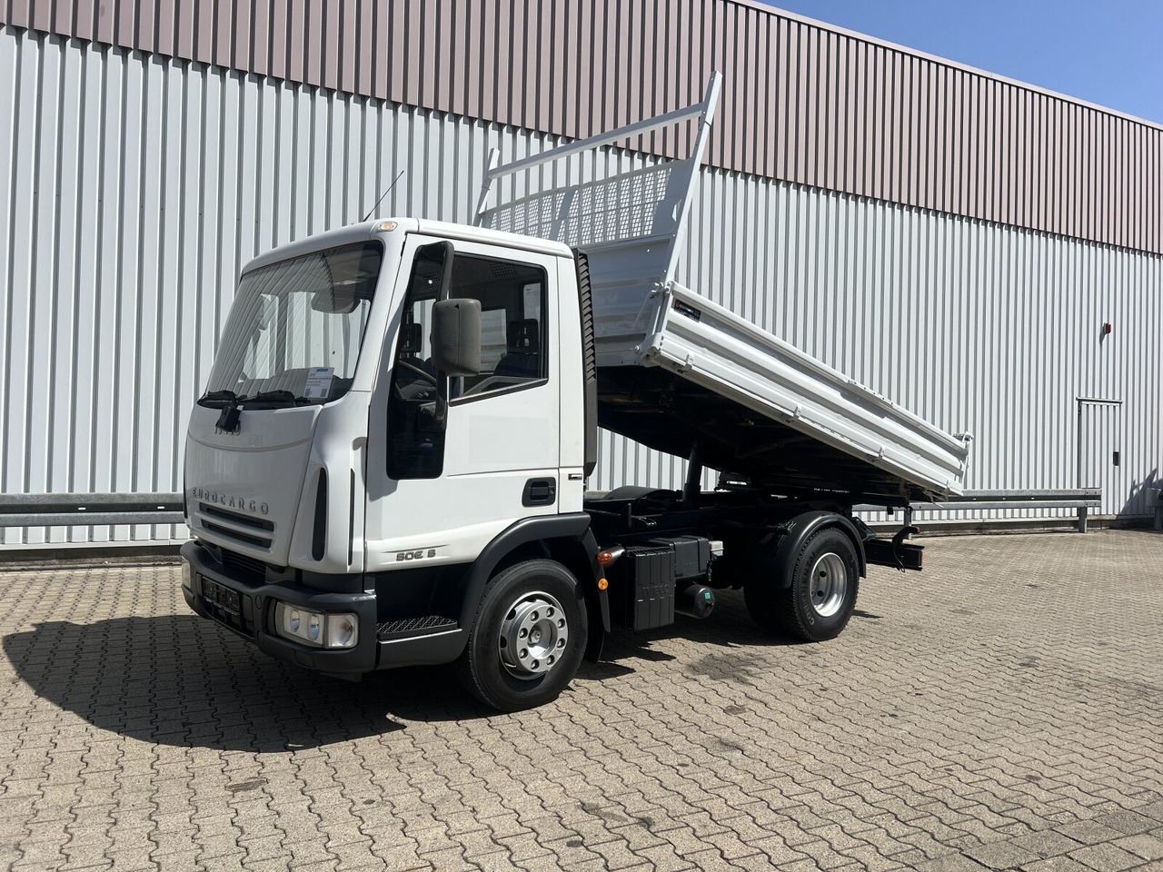 EuroCargo ML80E18K 4x2 EuroCargo ML80E18K 4x2 - 덤프트럭 : 사진 1 EuroCargo ML80E18K 4x2 EuroCargo ML80E18K 4x2 - 덤프트럭 : 사진 1
