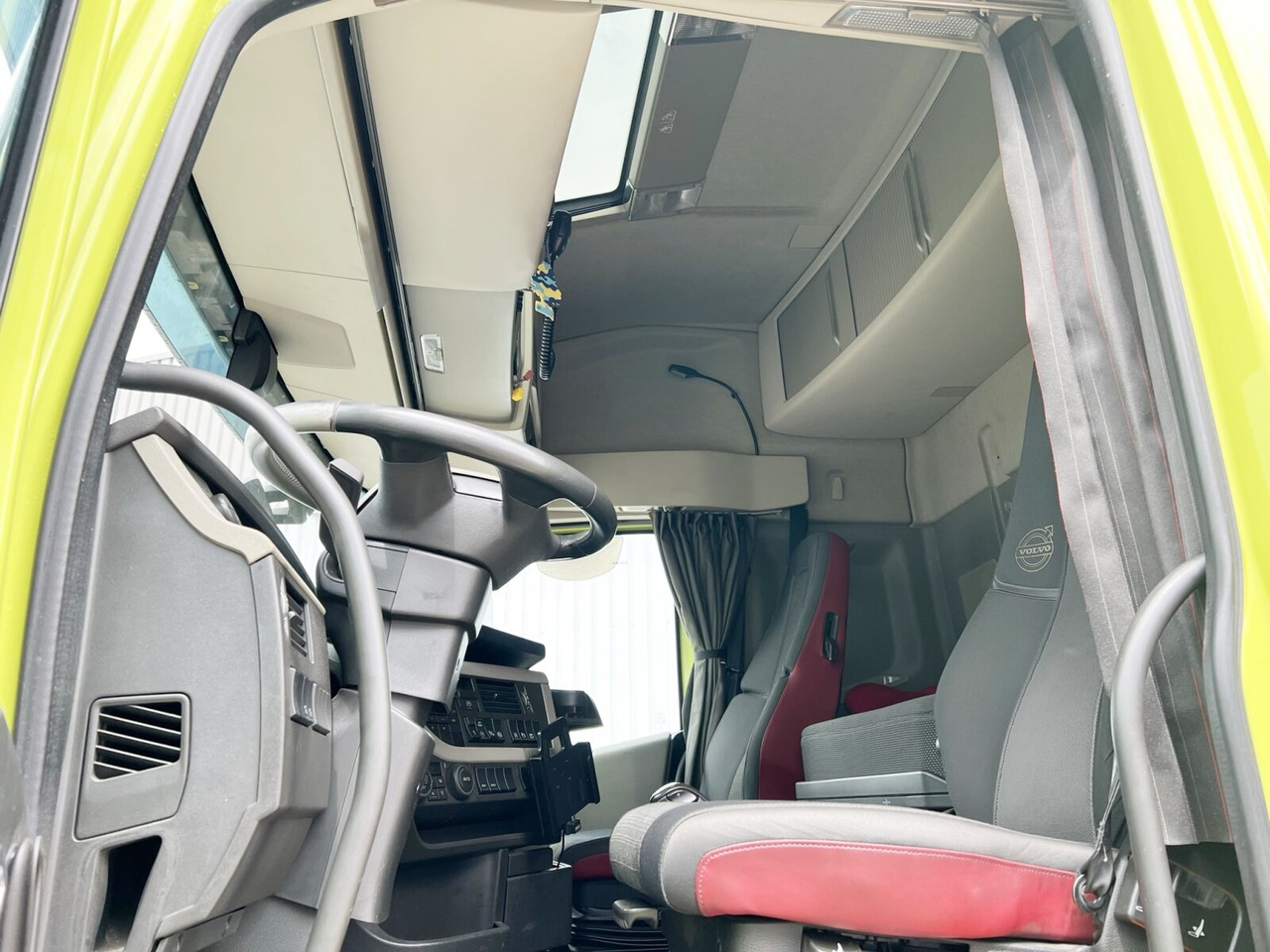 FH 460 4x2 FH 460 4x2, Retarder, Low-Liner, Voll-Luft gefedert - 트랙터 유닛 : 사진 2 FH 460 4x2 FH 460 4x2, Retarder, Low-Liner, Voll-Luft gefedert - 트랙터 유닛 : 사진 2