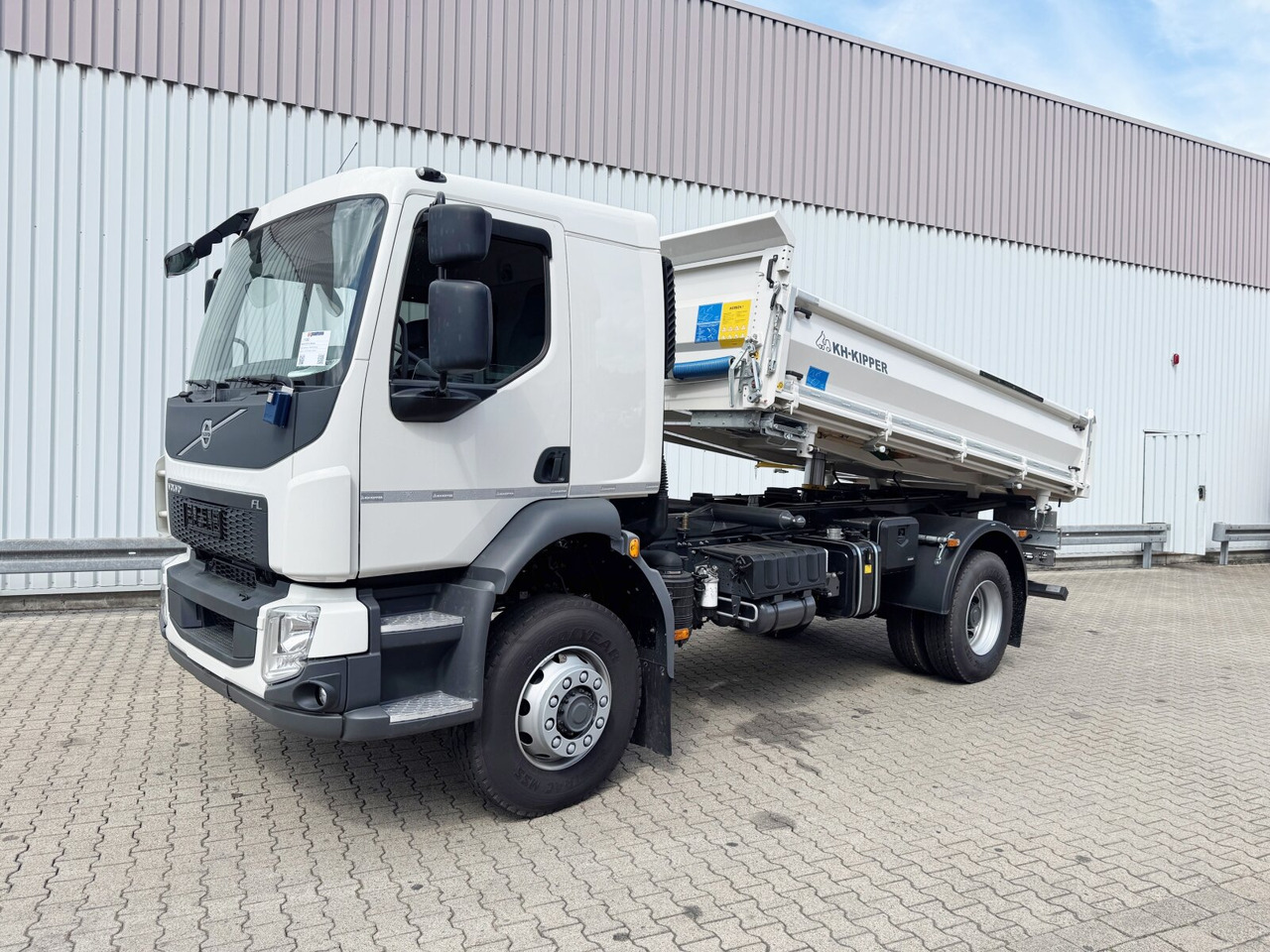 FL 280 4x4 FL 280 4x4 - 덤프트럭 : 사진 1 FL 280 4x4 FL 280 4x4 - 덤프트럭 : 사진 1