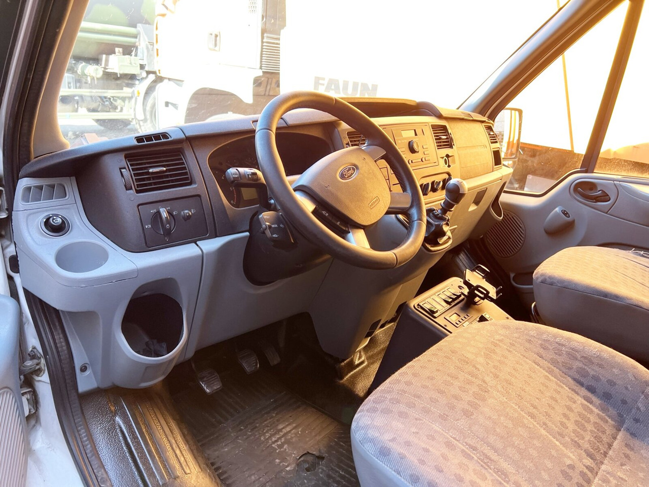 Ford Transit 2.2 TDCI 4x2 Transit 2.2 TDCI 4x2, Krankentransporter - 구급차 : 사진 2 Ford Transit 2.2 TDCI 4x2 Transit 2.2 TDCI 4x2, Krankentransporter - 구급차 : 사진 2