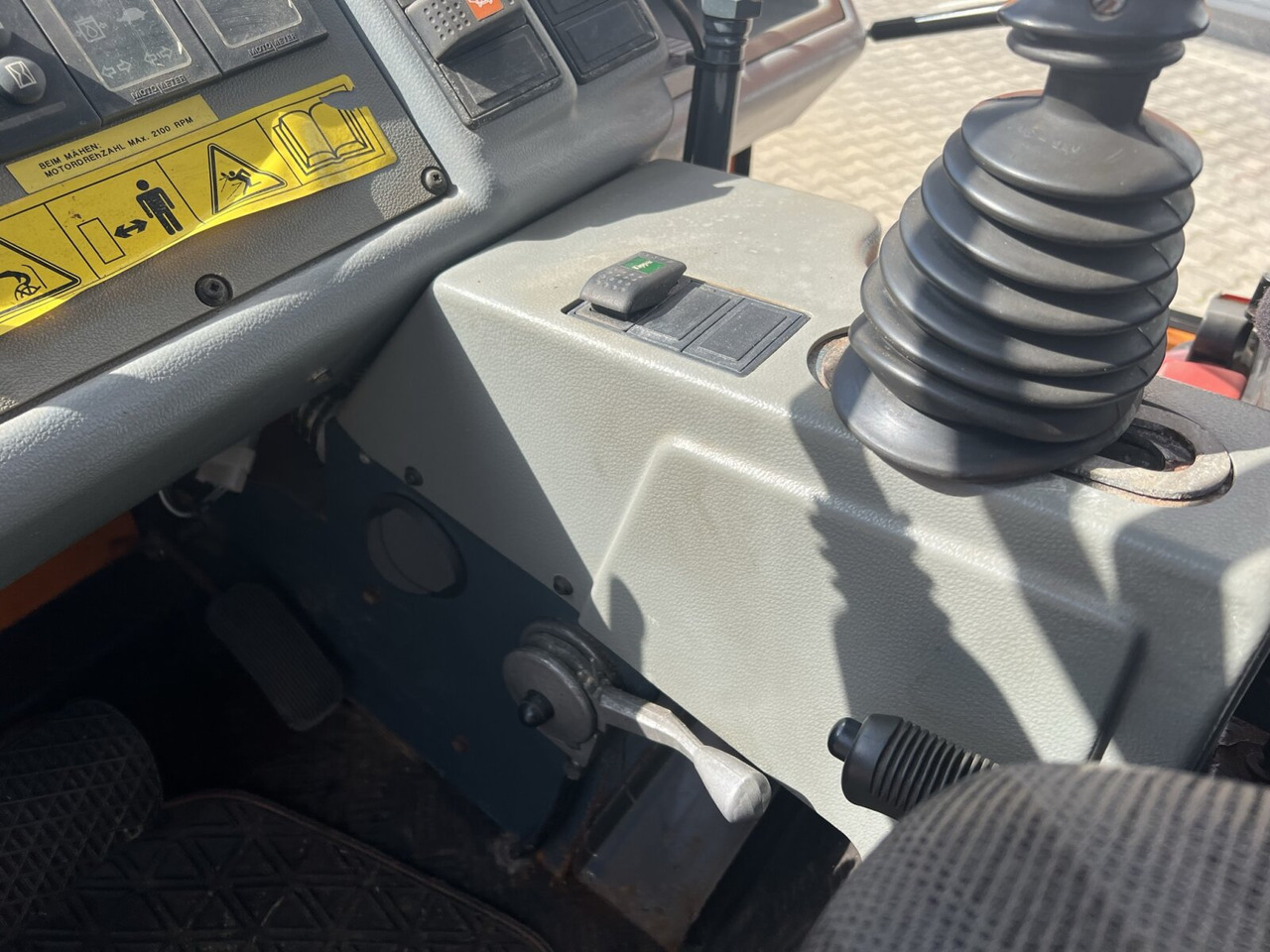 리스  HY 1251 / 4x4 Bokimobil, Winterdienst, Kehr/Saugmaschine KIEFER HY 1251 / 4x4 Bokimobil, Winterdienst HY 1251 / 4x4 Bokimobil, Winterdienst, Kehr/Saugmaschine KIEFER HY 1251 / 4x4 Bokimobil, Winterdienst : 사진 7 리스  HY 1251 / 4x4 Bokimobil, Winterdienst, Kehr/Saugmaschine KIEFER HY 1251 / 4x4 Bokimobil, Winterdienst HY 1251 / 4x4 Bokimobil, Winterdienst, Kehr/Saugmaschine KIEFER HY 1251 / 4x4 Bokimobil, Winterdienst : 사진 7