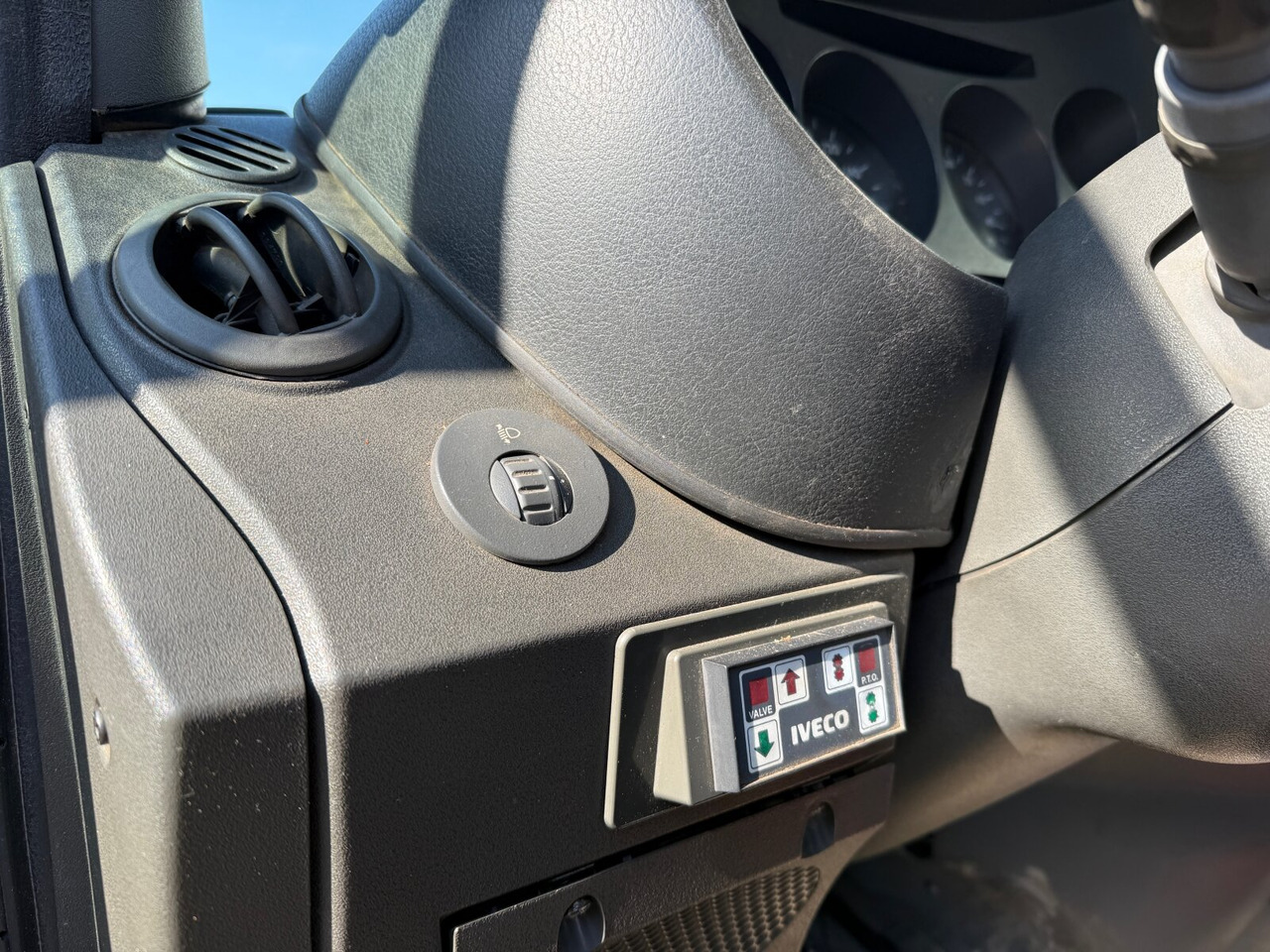 Iveco Daily 65C15D 4x2 Doka Daily 65C15D 4x2 Doka, Grüne Plakette, City-Abroller - 후크 리프트 트럭 : 사진 5 Iveco Daily 65C15D 4x2 Doka Daily 65C15D 4x2 Doka, Grüne Plakette, City-Abroller - 후크 리프트 트럭 : 사진 5