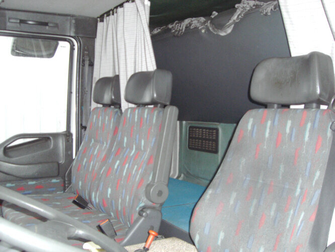 Iveco EuroCargo 120E24 4x2 - 커튼사이더 트럭 : 사진 4 Iveco EuroCargo 120E24 4x2 - 커튼사이더 트럭 : 사진 4
