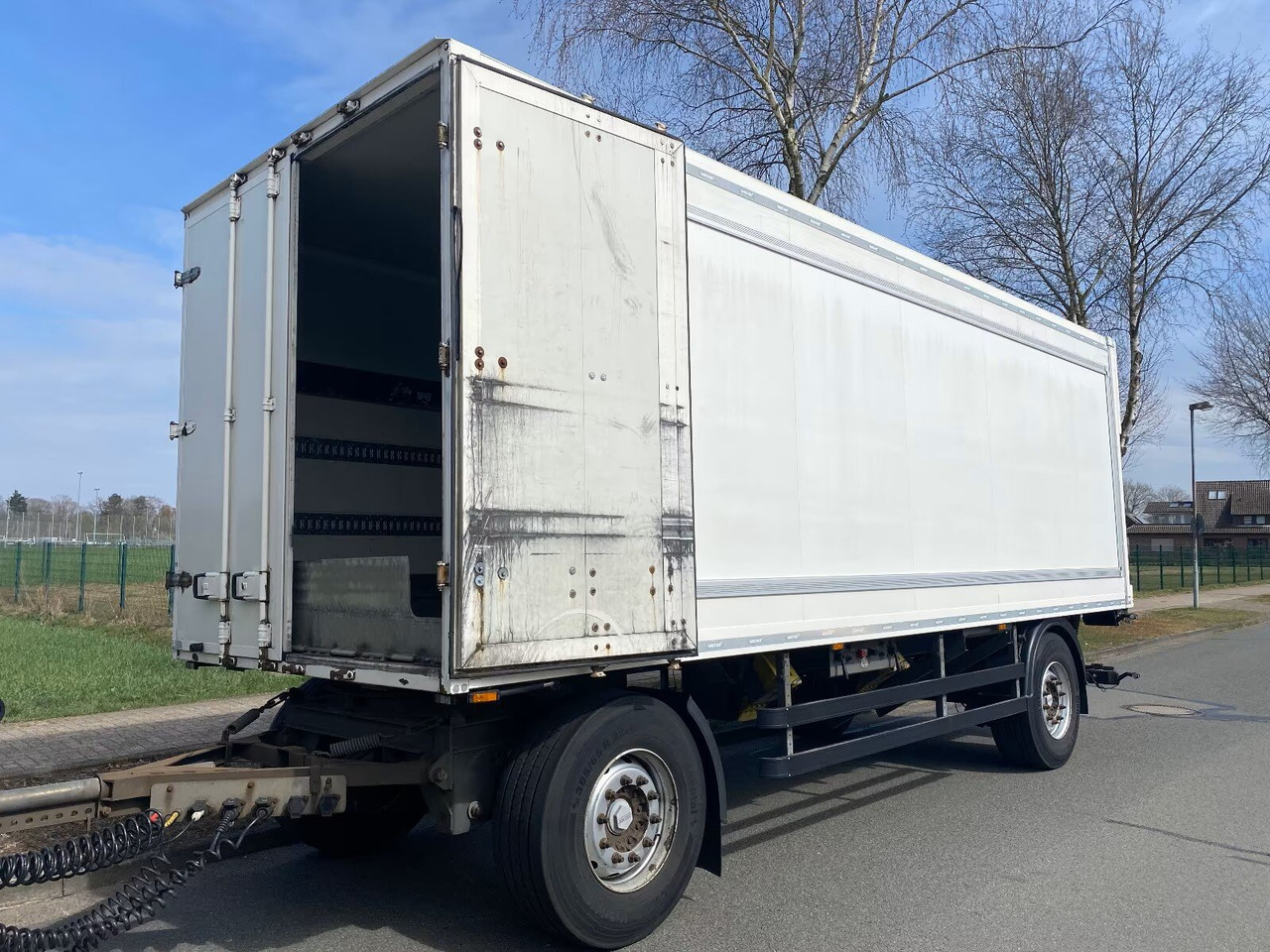 Kofferanhänger mit LBW Kofferanhänger mit LBW, Durchladesystem - 밀폐형 박스 트레일러 : 사진 3 Kofferanhänger mit LBW Kofferanhänger mit LBW, Durchladesystem - 밀폐형 박스 트레일러 : 사진 3
