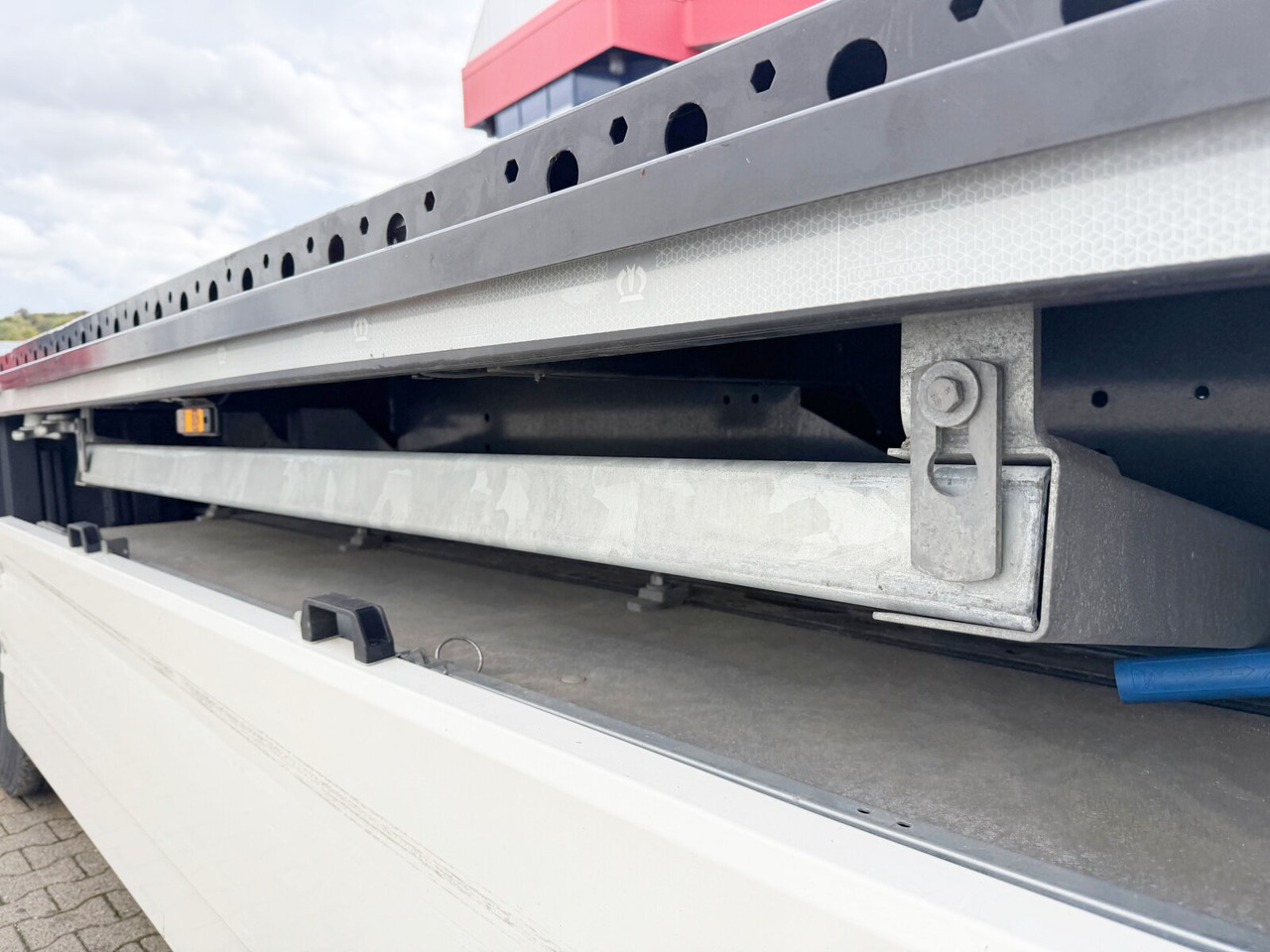 Krone SDP 27 SDP 27, Liftachse, Twist-Locks, 20/2x20/40Fuß, Neuwertig! - 드롭사이드/ 플랫베드 세미 트레일러 : 사진 2 Krone SDP 27 SDP 27, Liftachse, Twist-Locks, 20/2x20/40Fuß, Neuwertig! - 드롭사이드/ 플랫베드 세미 트레일러 : 사진 2