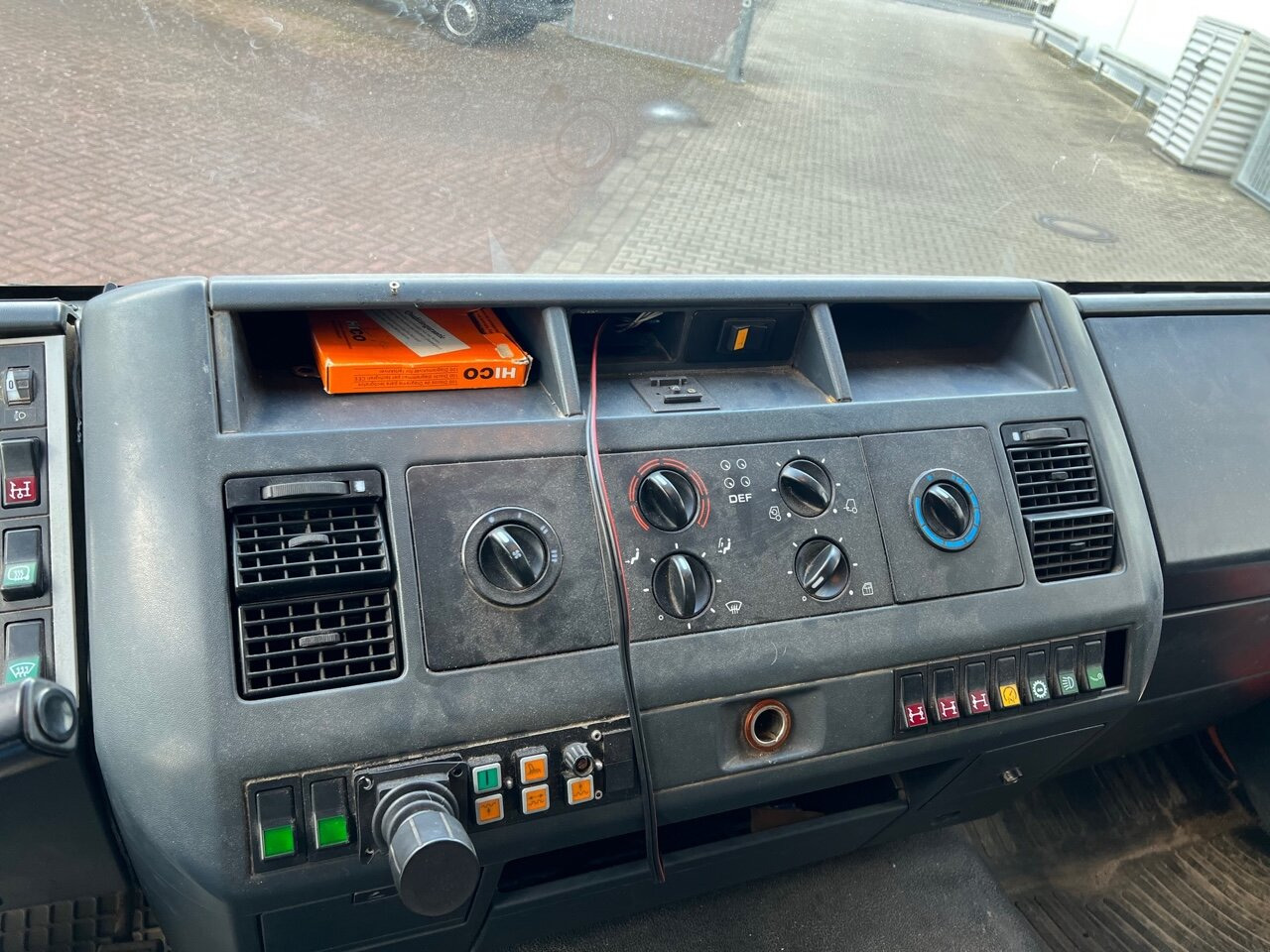 MAN 14.225 LAK 4x4 BB Doka 14.225 LAK 4x4 BB Doka, Winterdienstausstattung - 덤프트럭 : 사진 4 MAN 14.225 LAK 4x4 BB Doka 14.225 LAK 4x4 BB Doka, Winterdienstausstattung - 덤프트럭 : 사진 4