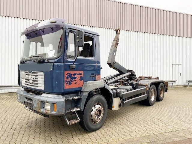 MAN T40 26.364/414 6x4, 6-Zylinder T40 26.364/414 6x4, 6-Zylinder - 후크 리프트 트럭 : 사진 1 MAN T40 26.364/414 6x4, 6-Zylinder T40 26.364/414 6x4, 6-Zylinder - 후크 리프트 트럭 : 사진 1