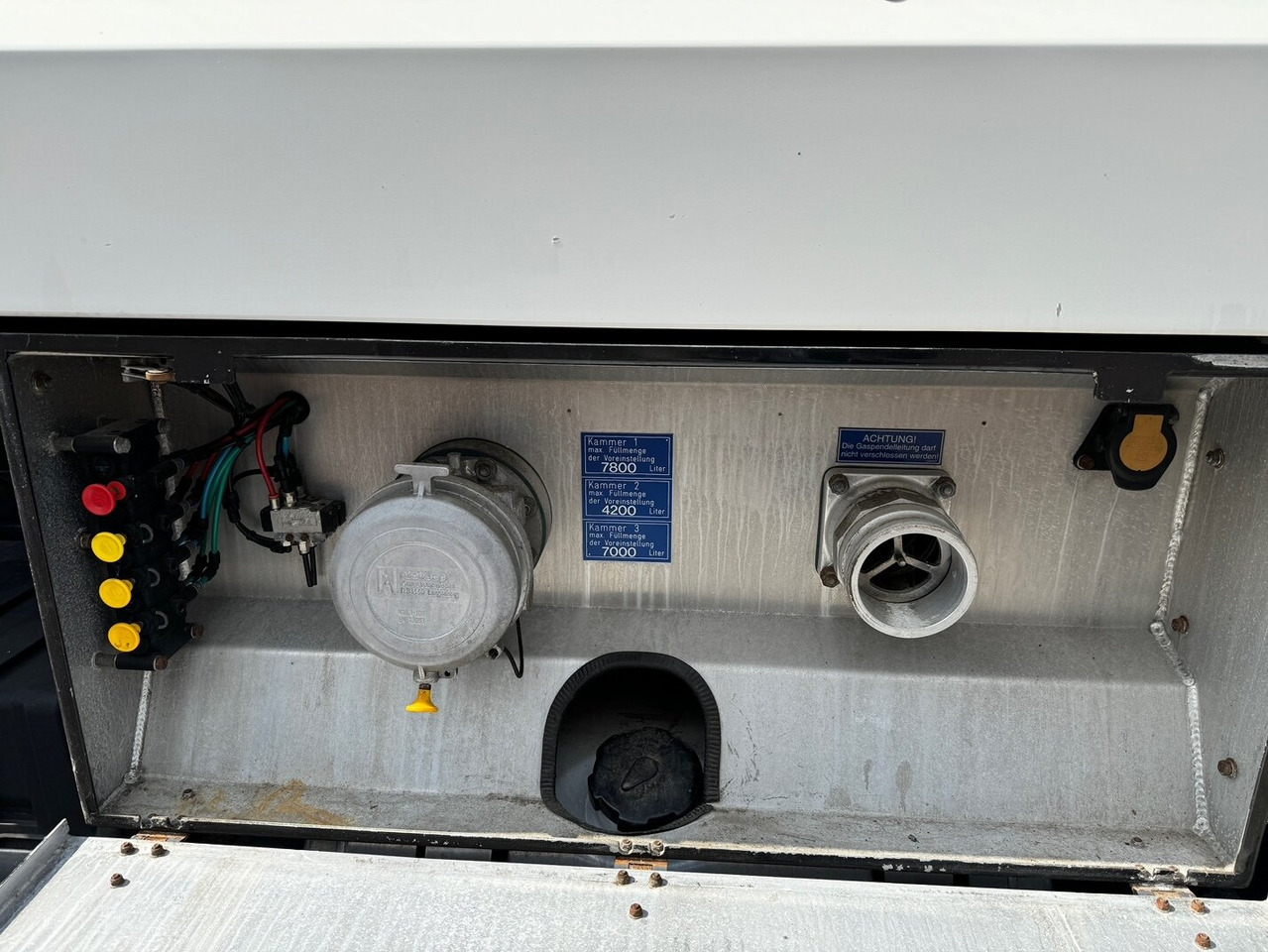 MAN TGA 26.390 6X2-4 BL TGA 26.390 6X2-4 BL, Lenk-/Liftachse, Willig Tankaufbau ca. 20.000l, 3 Kammern - 유조트럭 : 사진 3 MAN TGA 26.390 6X2-4 BL TGA 26.390 6X2-4 BL, Lenk-/Liftachse, Willig Tankaufbau ca. 20.000l, 3 Kammern - 유조트럭 : 사진 3