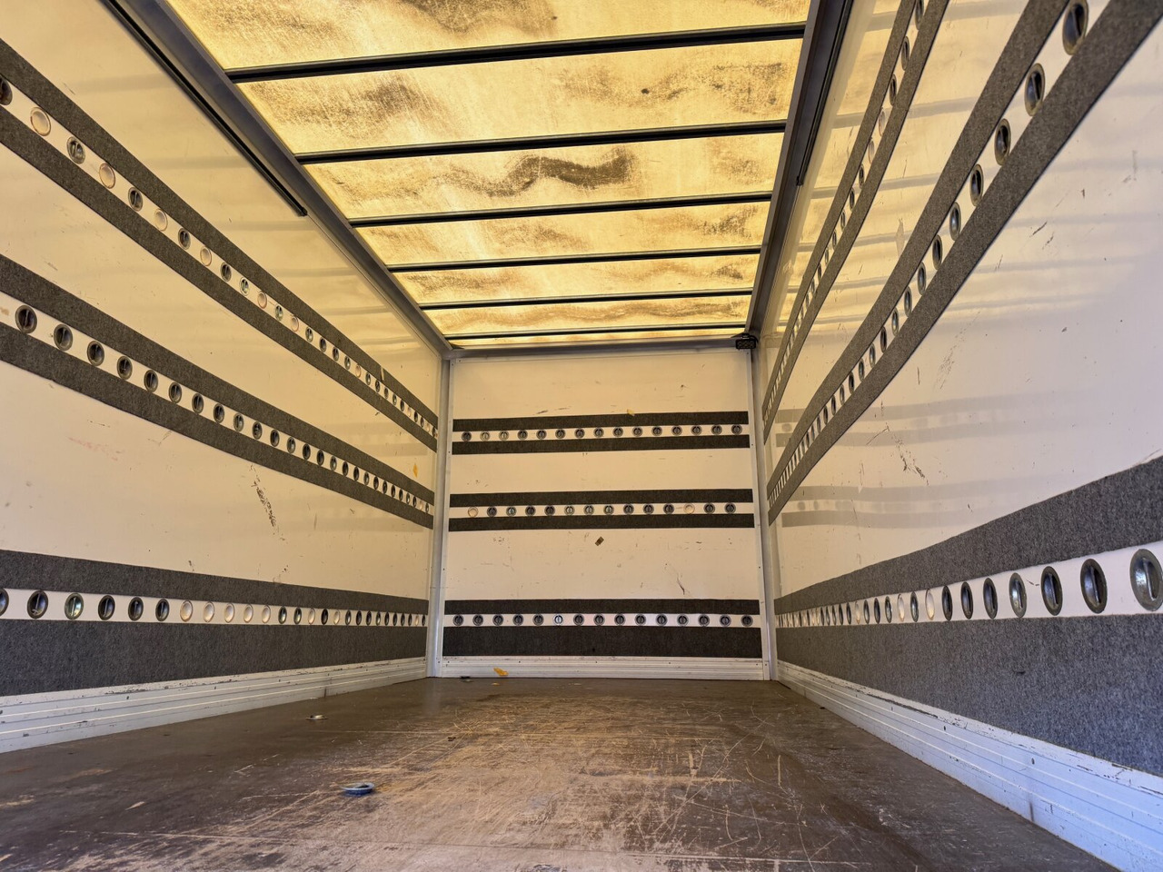 박스 트럭 MAN TGL 8.150 4x2 BL TGL 8.150 4x2 BL, Möbelkoffer mit Rolltor : 사진 11 박스 트럭 MAN TGL 8.150 4x2 BL TGL 8.150 4x2 BL, Möbelkoffer mit Rolltor : 사진 11