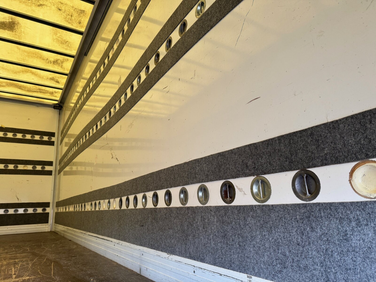 박스 트럭 MAN TGL 8.150 4x2 BL TGL 8.150 4x2 BL, Möbelkoffer mit Rolltor : 사진 12 박스 트럭 MAN TGL 8.150 4x2 BL TGL 8.150 4x2 BL, Möbelkoffer mit Rolltor : 사진 12