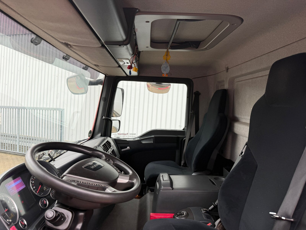 MAN TGM 22.290 6x2-4 LL TGM 22.290 6x2-4 LL, EEV, Lenkachse, 2x AHK, Getränkekoffer, LBW MBB - 박스 트럭 : 사진 5 MAN TGM 22.290 6x2-4 LL TGM 22.290 6x2-4 LL, EEV, Lenkachse, 2x AHK, Getränkekoffer, LBW MBB - 박스 트럭 : 사진 5