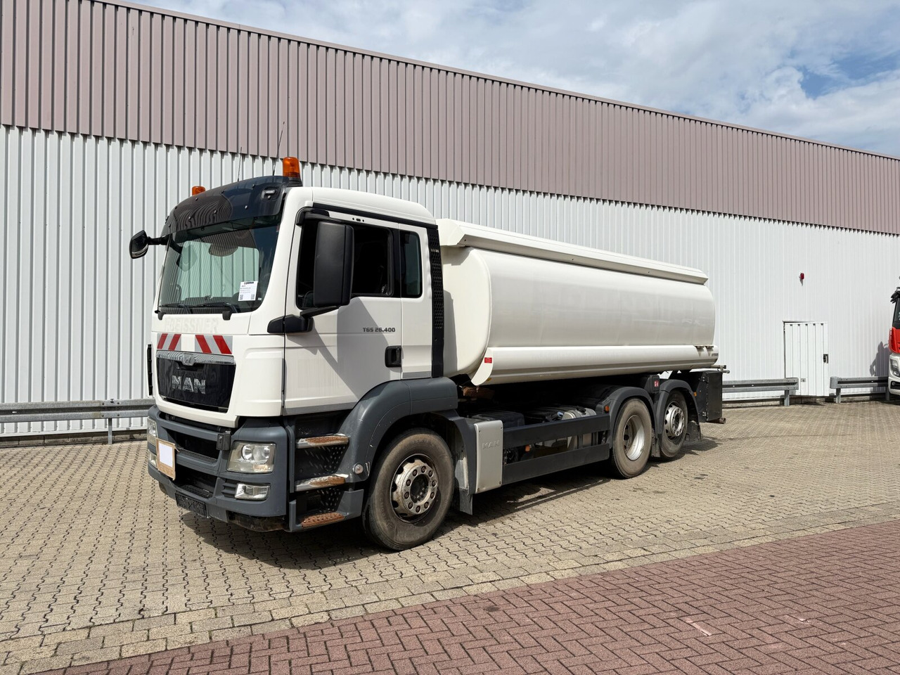 MAN TGS 26.400 6x2-4 BL TGS 26.400 6x2-4 BL, Liftachse, ADR, Esterer Tank ca. 20.030l, 3 Kammern, Funk - 유조트럭 : 사진 1 MAN TGS 26.400 6x2-4 BL TGS 26.400 6x2-4 BL, Liftachse, ADR, Esterer Tank ca. 20.030l, 3 Kammern, Funk - 유조트럭 : 사진 1