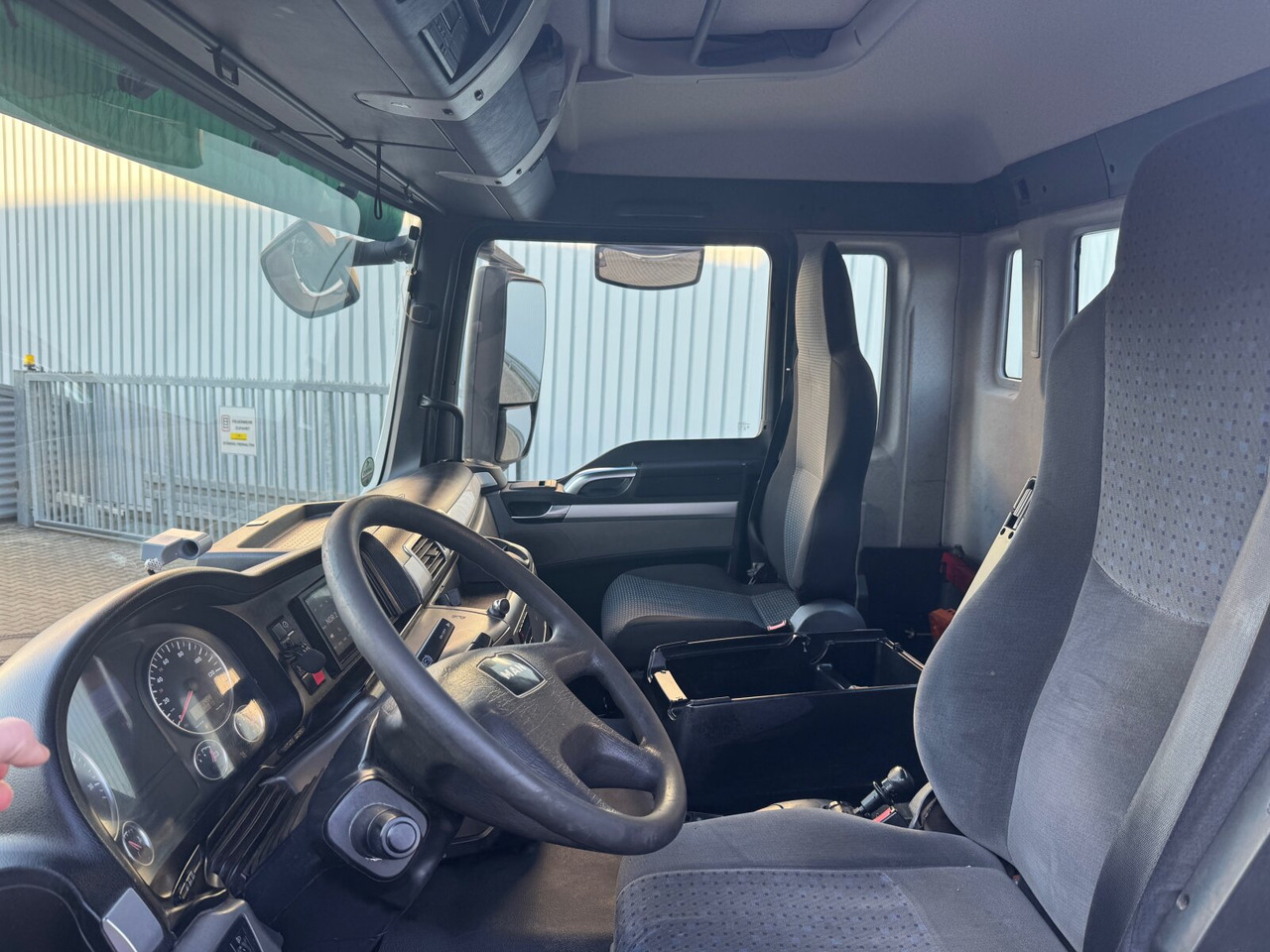 MAN TGS 26.480 6x2-4 BL TGS 26.480 6x2-4 BL, Lenk-Liftachse, VDL Abrollkipper bis 7m Container - 후크 리프트 트럭 : 사진 2 MAN TGS 26.480 6x2-4 BL TGS 26.480 6x2-4 BL, Lenk-Liftachse, VDL Abrollkipper bis 7m Container - 후크 리프트 트럭 : 사진 2