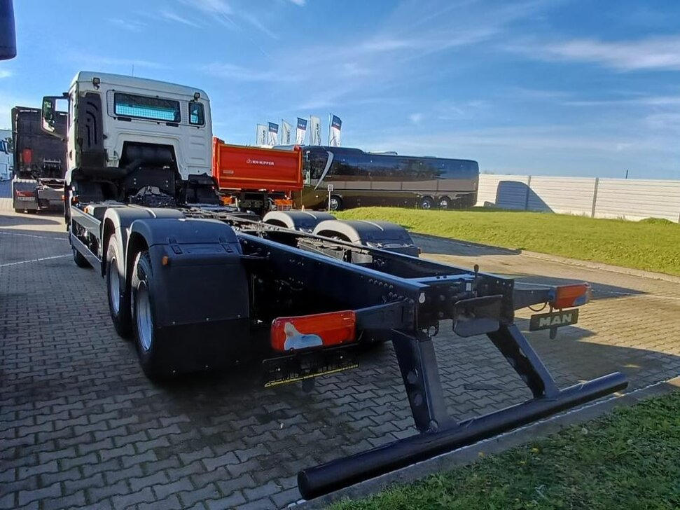 MAN TGS 33.440 6x6 BB CH TGS 33.440 6x6 BB CH, Hohe Bauart, Nebenantrieb - 캡 새시 트럭 : 사진 4 MAN TGS 33.440 6x6 BB CH TGS 33.440 6x6 BB CH, Hohe Bauart, Nebenantrieb - 캡 새시 트럭 : 사진 4