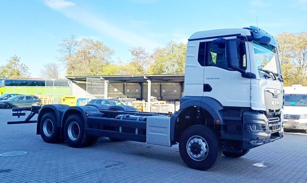 MAN TGS 33.440 6x6 BB CH TGS 33.440 6x6 BB CH, Hohe Bauart, Nebenantrieb - 캡 새시 트럭 : 사진 1 MAN TGS 33.440 6x6 BB CH TGS 33.440 6x6 BB CH, Hohe Bauart, Nebenantrieb - 캡 새시 트럭 : 사진 1