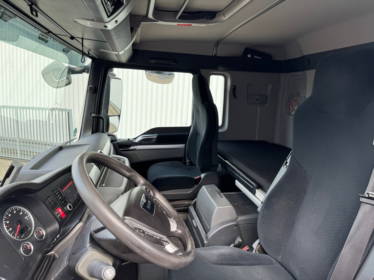 MAN TGX 26.440 6X2-4 LL TGX 26.440 6X2-4 LL, Lift-/Lenkachse - 캡 새시 트럭 : 사진 3 MAN TGX 26.440 6X2-4 LL TGX 26.440 6X2-4 LL, Lift-/Lenkachse - 캡 새시 트럭 : 사진 3