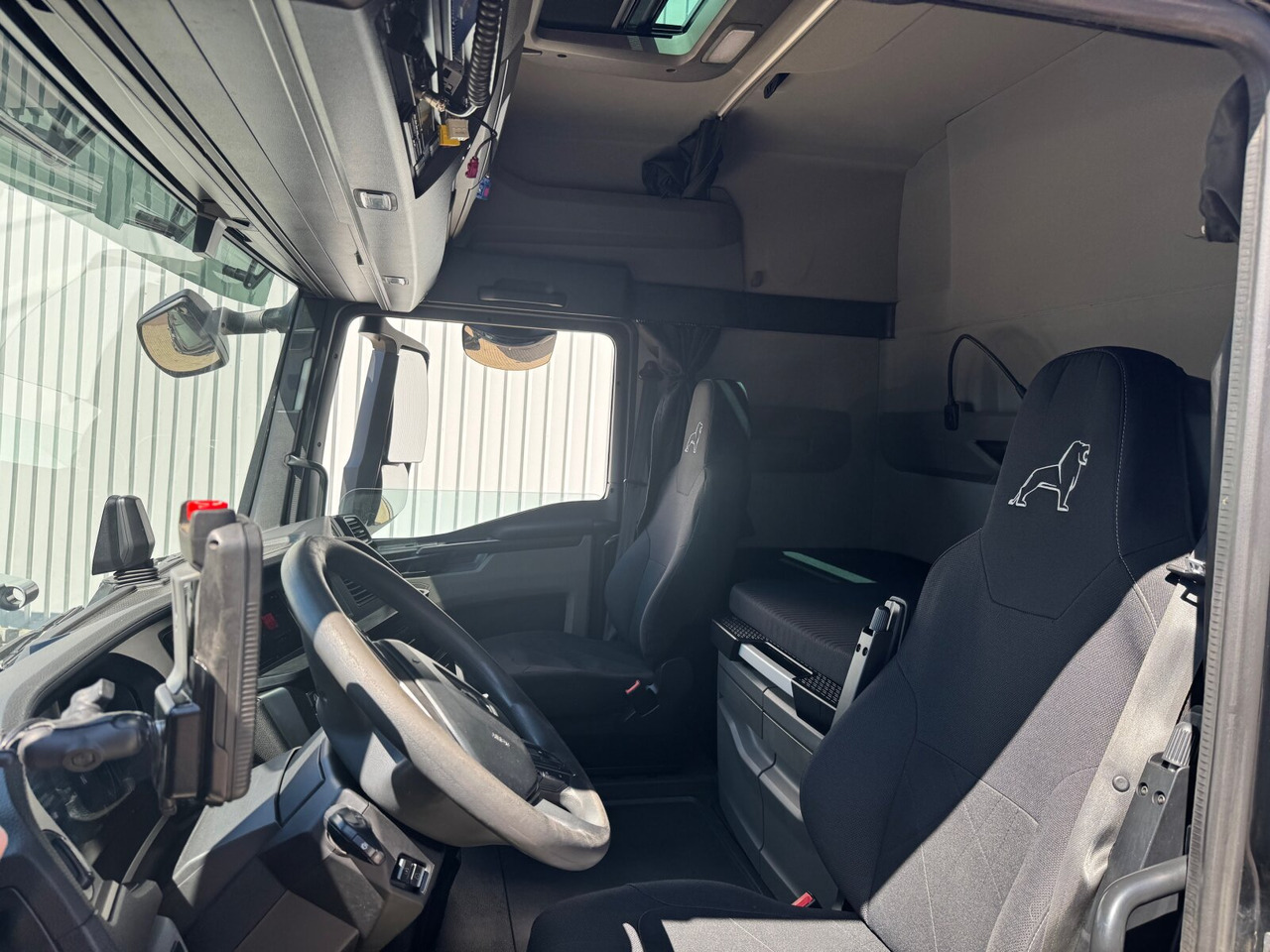 MAN TGX 26.510 6X2-4 BL TGX 26.510 6X2-4 BL, Lenk-/Liftachse, Funk - 후크 리프트 트럭 : 사진 5 MAN TGX 26.510 6X2-4 BL TGX 26.510 6X2-4 BL, Lenk-/Liftachse, Funk - 후크 리프트 트럭 : 사진 5