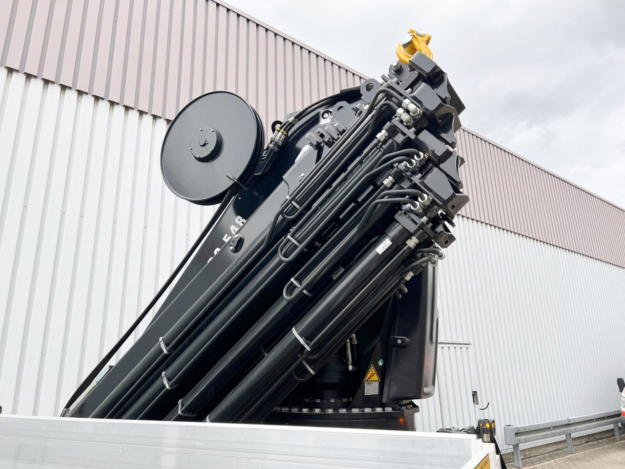 MAN TGX 26.510 6x2-4 LL CH TGX 26.510 6x2-4 LL, Kran Hiab X-HiPro 548 E-8, Lenk-/Liftachse, TwistLock 20Fuß, Funk, Retarder - 크레인 트럭, 드롭사이드/ 플랫베드 트럭 : 사진 4 MAN TGX 26.510 6x2-4 LL CH TGX 26.510 6x2-4 LL, Kran Hiab X-HiPro 548 E-8, Lenk-/Liftachse, TwistLock 20Fuß, Funk, Retarder - 크레인 트럭, 드롭사이드/ 플랫베드 트럭 : 사진 4