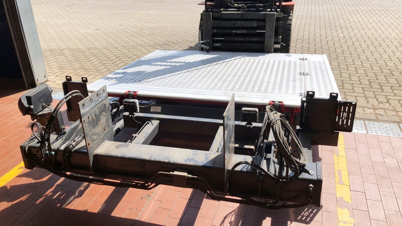 MBB C 1000 S Ladebordwand MBB C 1000 S Ladebordwand, teilbar - 테일 리프트 : 사진 2 MBB C 1000 S Ladebordwand MBB C 1000 S Ladebordwand, teilbar - 테일 리프트 : 사진 2