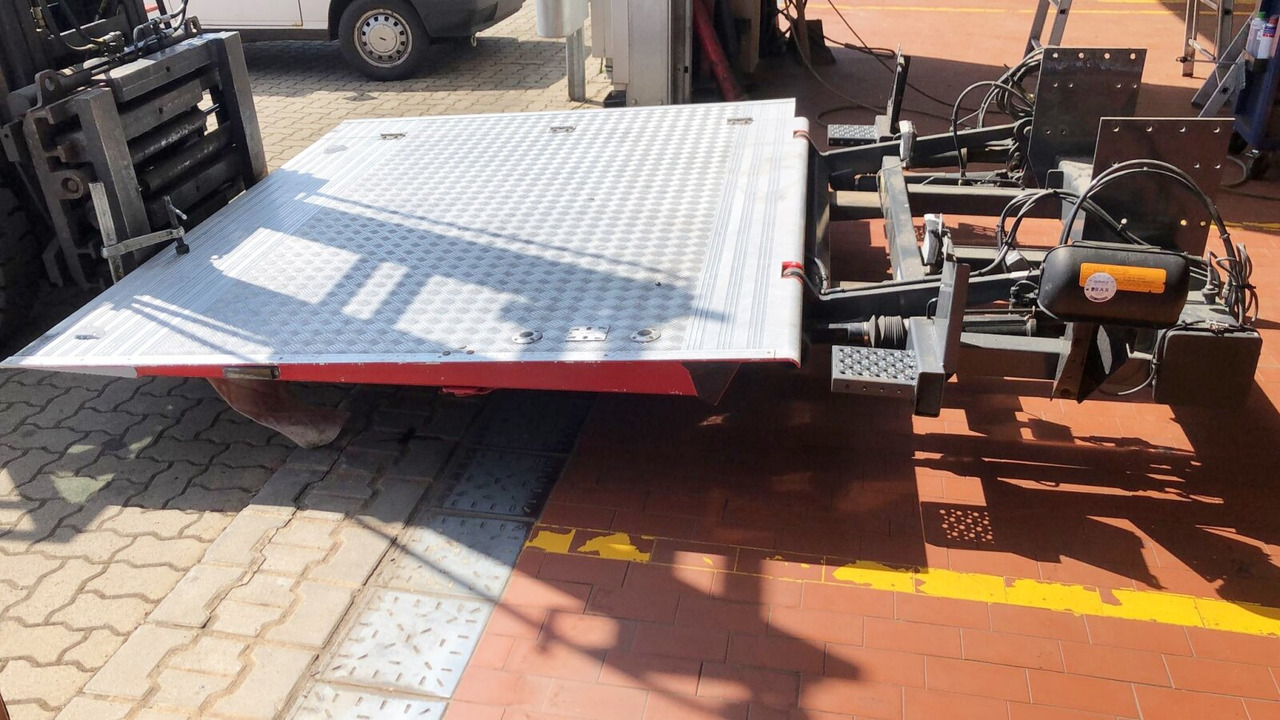 MBB C 1000 S Ladebordwand MBB C 1000 S Ladebordwand, teilbar - 테일 리프트 : 사진 1 MBB C 1000 S Ladebordwand MBB C 1000 S Ladebordwand, teilbar - 테일 리프트 : 사진 1