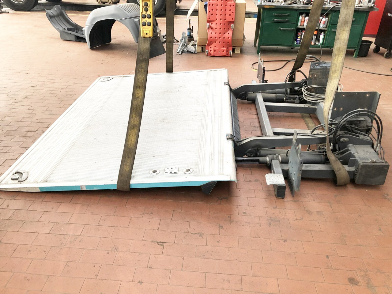 MBB C 1500 S Ladebordwand MBB C 1500 S Ladebordwand - 테일 리프트 : 사진 1 MBB C 1500 S Ladebordwand MBB C 1500 S Ladebordwand - 테일 리프트 : 사진 1