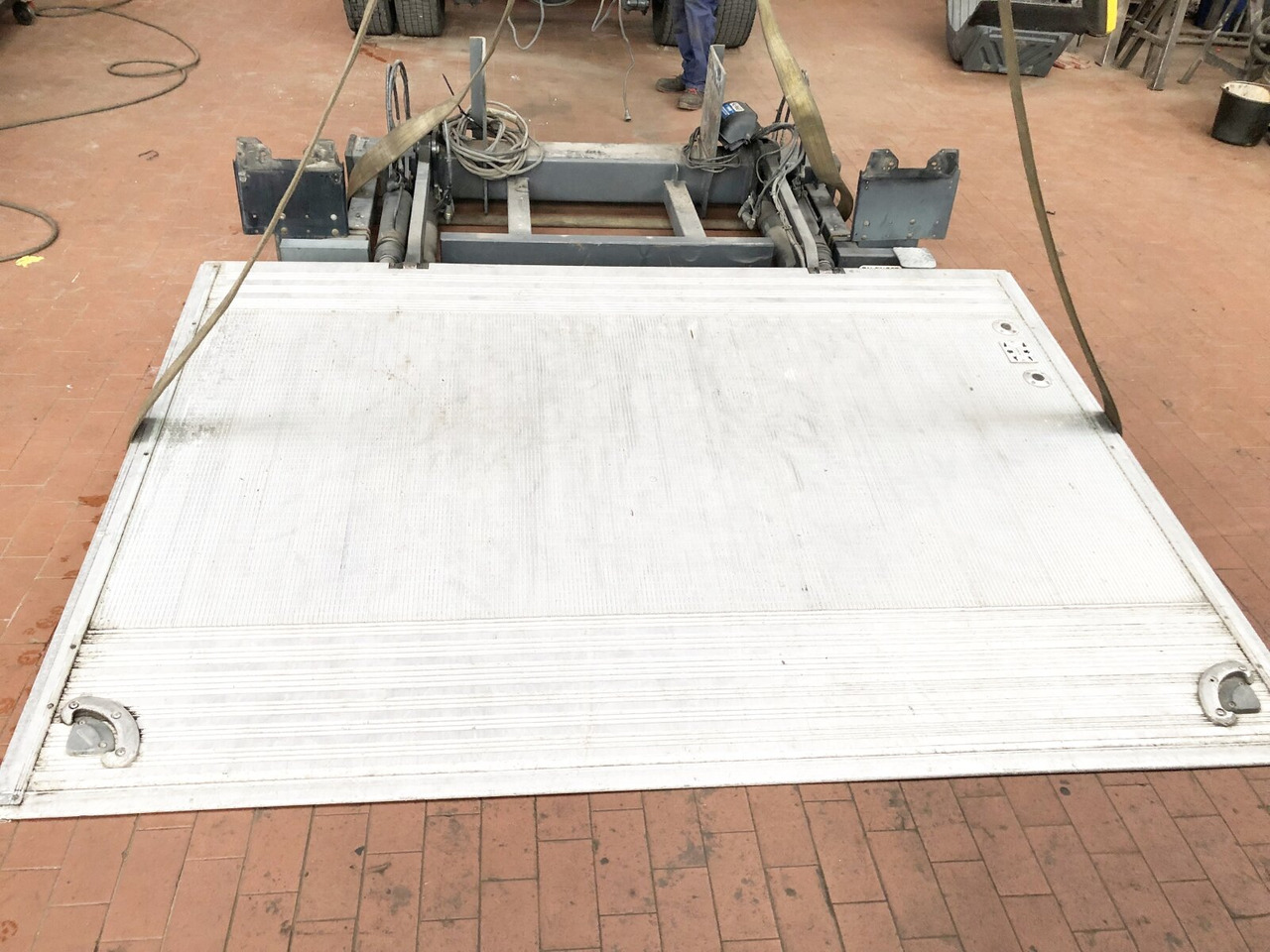 MBB C 1500 S Ladebordwand MBB C 1500 S Ladebordwand - 테일 리프트 : 사진 2 MBB C 1500 S Ladebordwand MBB C 1500 S Ladebordwand - 테일 리프트 : 사진 2