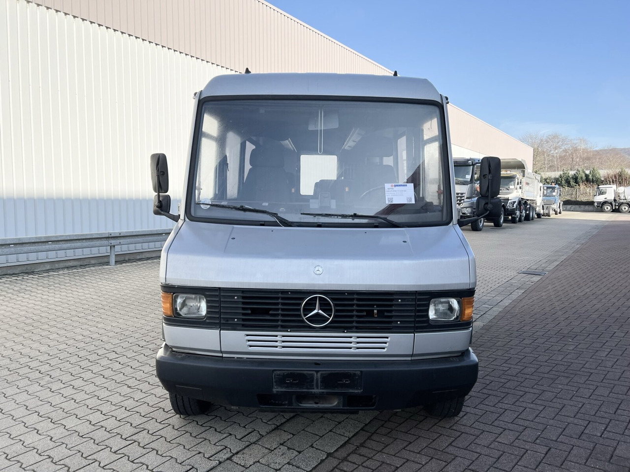 소형 버스, 승합차 Mercedes-Benz 711 D-KA 4x2 711 D-KA 4x2, Standklima, 11-Sitze, 2 x on stock : 사진 9 소형 버스, 승합차 Mercedes-Benz 711 D-KA 4x2 711 D-KA 4x2, Standklima, 11-Sitze, 2 x on stock : 사진 9