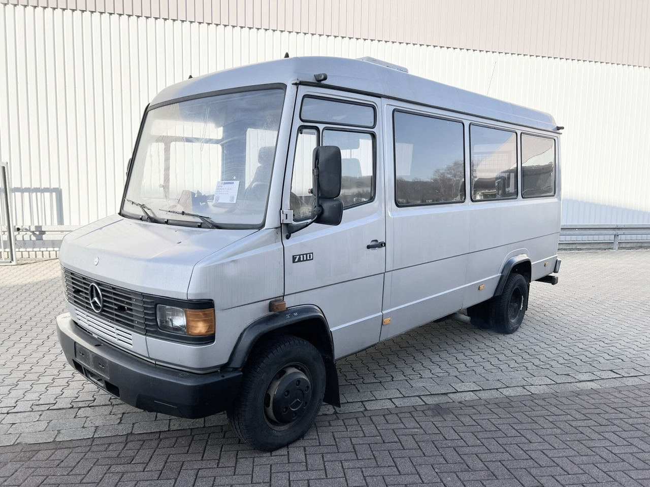 소형 버스, 승합차 Mercedes-Benz 711 D-KA 4x2 711 D-KA 4x2, Standklima, 11-Sitze, 2 x on stock : 사진 8 소형 버스, 승합차 Mercedes-Benz 711 D-KA 4x2 711 D-KA 4x2, Standklima, 11-Sitze, 2 x on stock : 사진 8
