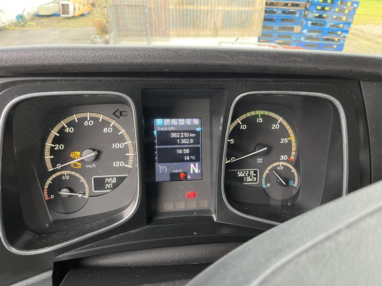 Mercedes-Benz Actros 1832 L 4x2 Actros 1832 L 4x2, Kühlkoffer, 2x Trennwand, Carrier, LBW BÄR - 트럭 : 사진 5 Mercedes-Benz Actros 1832 L 4x2 Actros 1832 L 4x2, Kühlkoffer, 2x Trennwand, Carrier, LBW BÄR - 트럭 : 사진 5