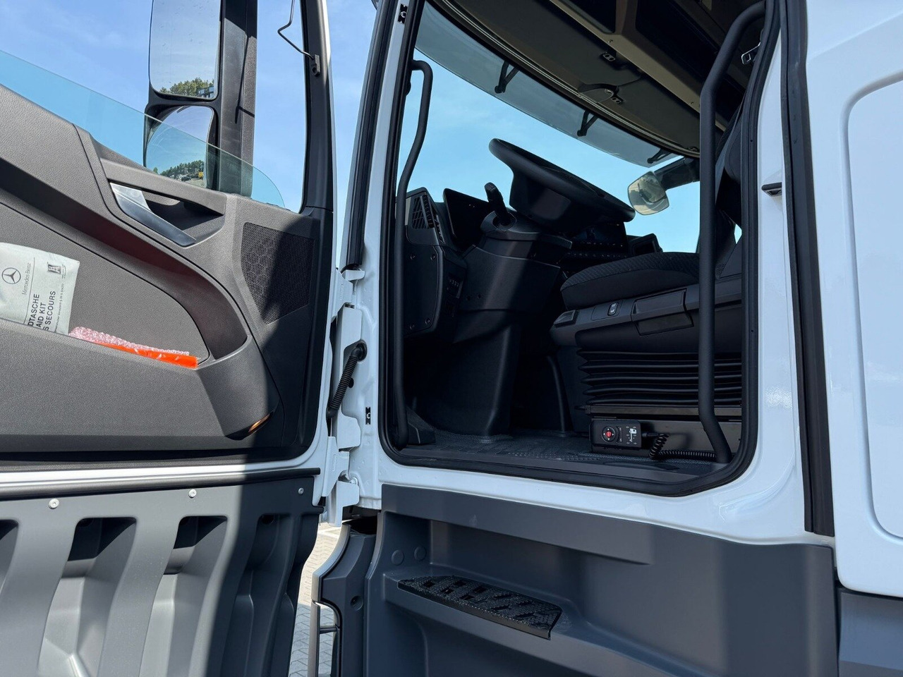 Mercedes-Benz Actros 1845 LSnRL 4x2 Actros 1845 LSnRL 4x2, Retarder, Volumer, MultimediaCockpit, Navi - 트랙터 유닛 : 사진 4 Mercedes-Benz Actros 1845 LSnRL 4x2 Actros 1845 LSnRL 4x2, Retarder, Volumer, MultimediaCockpit, Navi - 트랙터 유닛 : 사진 4