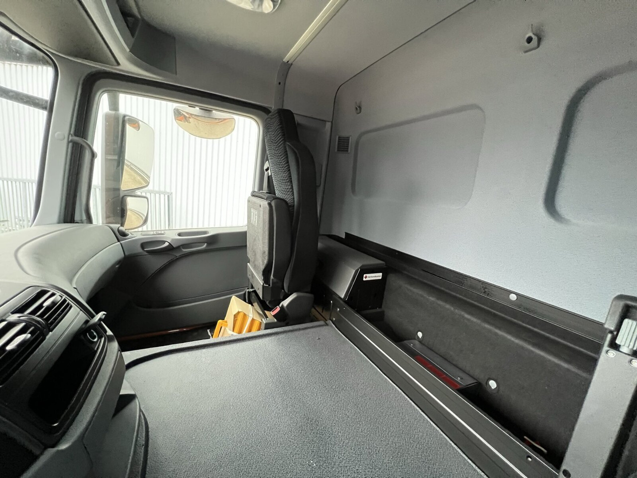 신규 캡 새시 트럭 Mercedes-Benz Actros 2141 K 4x2 Actros 2141 K 4x2 : 사진 14