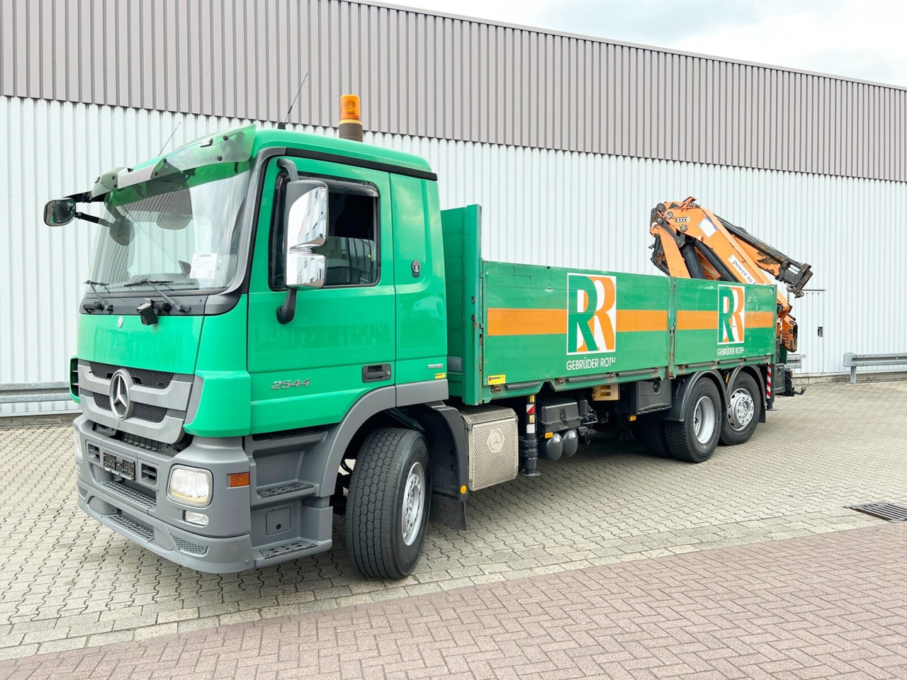 Mercedes-Benz Actros 2544 L 6x2 Actros 2544 L 6x2, Retarder, Lenkachse, Heckkran HMF 3000-K5 + Jip, Funk - 크레인 트럭, 드롭사이드/ 플랫베드 트럭 : 사진 1 Mercedes-Benz Actros 2544 L 6x2 Actros 2544 L 6x2, Retarder, Lenkachse, Heckkran HMF 3000-K5 + Jip, Funk - 크레인 트럭, 드롭사이드/ 플랫베드 트럭 : 사진 1