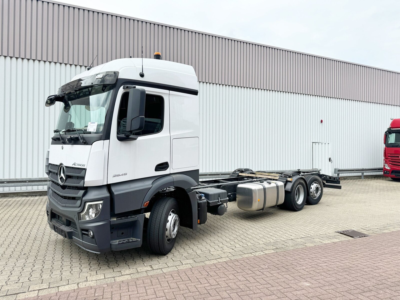 Mercedes-Benz Actros 2545 L 6x2 Actros 2545 L 6x2, Lenk-/Liftachse, StreamSpace, MultimediaCockpit - 캡 새시 트럭 : 사진 1 Mercedes-Benz Actros 2545 L 6x2 Actros 2545 L 6x2, Lenk-/Liftachse, StreamSpace, MultimediaCockpit - 캡 새시 트럭 : 사진 1