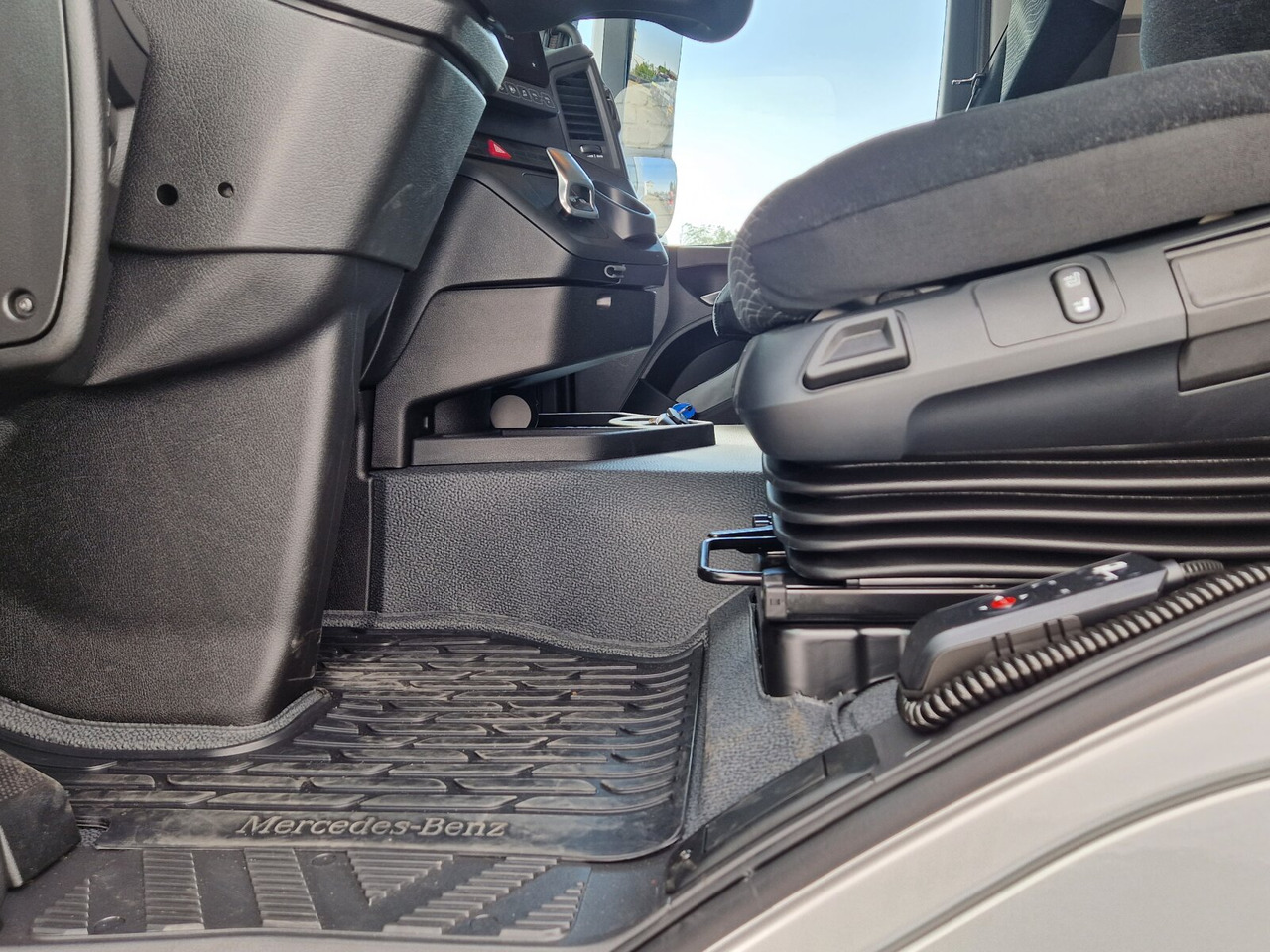 Mercedes-Benz Actros 2553 LL 6x2 Actros 2553 LL 6x2, Retarder, Liftachse, MultimediaCockpit, LED, Navi - 캡 새시 트럭 : 사진 2 Mercedes-Benz Actros 2553 LL 6x2 Actros 2553 LL 6x2, Retarder, Liftachse, MultimediaCockpit, LED, Navi - 캡 새시 트럭 : 사진 2