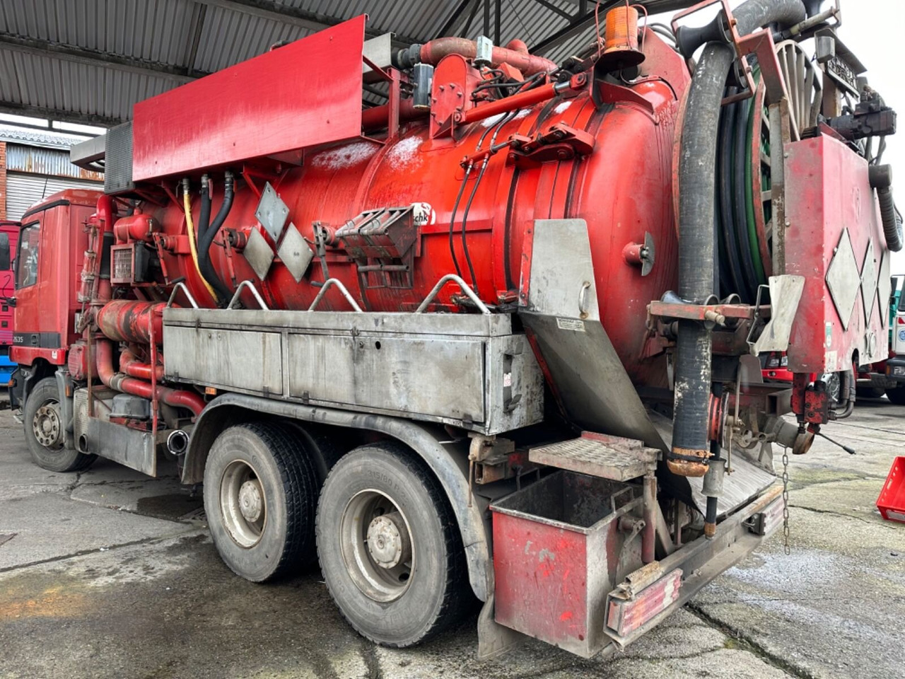 Mercedes-Benz Actros 2635 6x4 Actros 2635 6x4, Kutschke Saug- und Spülwagen ca. 13,5m³ - 트럭 : 사진 5 Mercedes-Benz Actros 2635 6x4 Actros 2635 6x4, Kutschke Saug- und Spülwagen ca. 13,5m³ - 트럭 : 사진 5