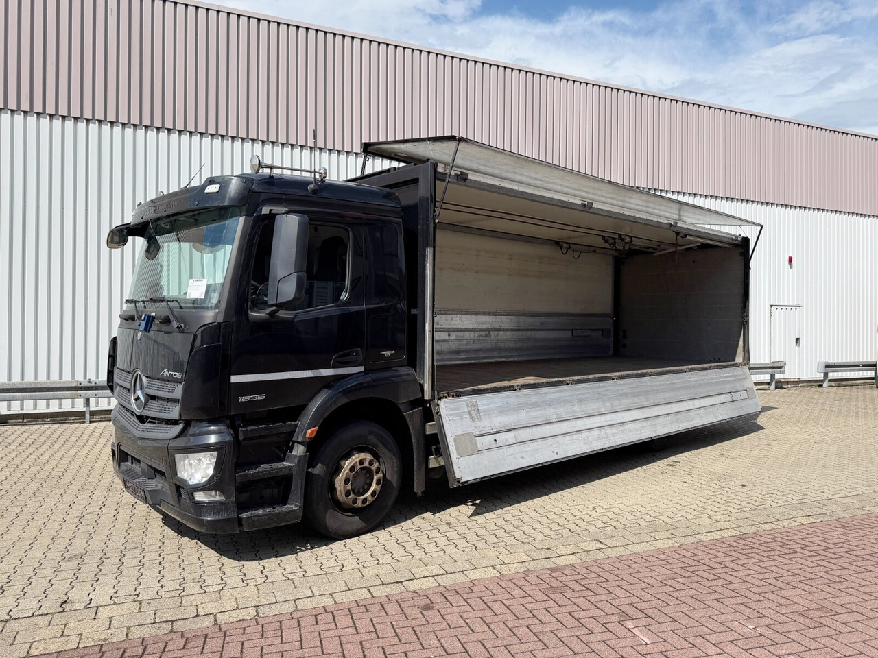 Mercedes-Benz Antos 1836 L 4x2 Antos 1836 L 4x2, Getränkekoffer, LBW Dautel - 박스 트럭 : 사진 1 Mercedes-Benz Antos 1836 L 4x2 Antos 1836 L 4x2, Getränkekoffer, LBW Dautel - 박스 트럭 : 사진 1