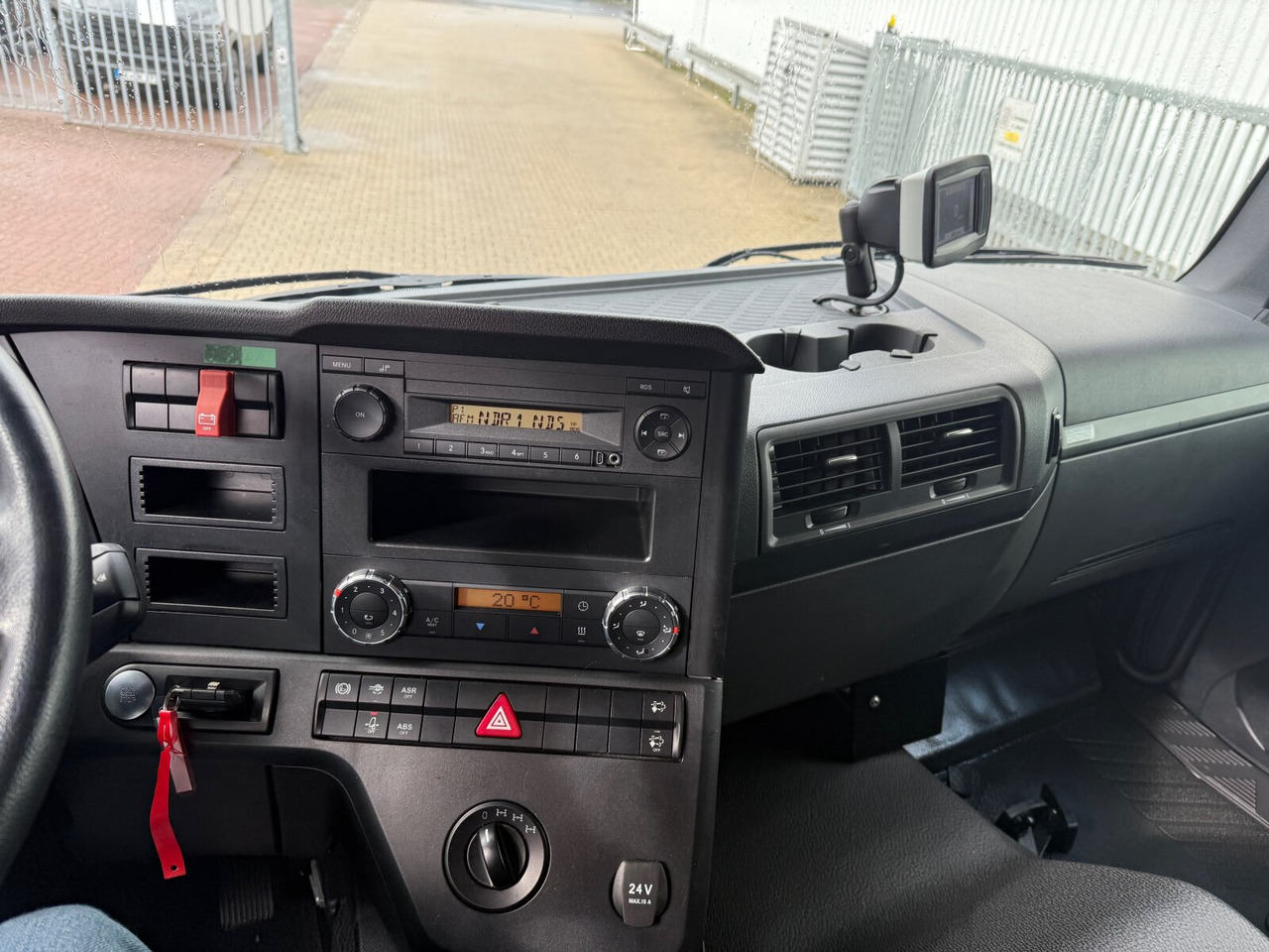 Mercedes-Benz Arocs 1827/30 A 4x4 Arocs 1827/30 A 4x4, Ex-! - 드롭사이드/ 플랫베드 트럭 : 사진 2 Mercedes-Benz Arocs 1827/30 A 4x4 Arocs 1827/30 A 4x4, Ex-! - 드롭사이드/ 플랫베드 트럭 : 사진 2