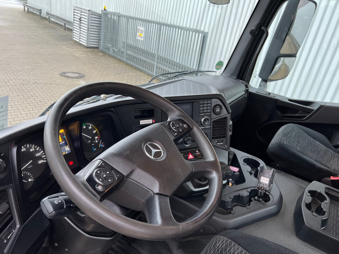 Mercedes-Benz Arocs 1830 K 4x2 Arocs 1830 K 4x2, Funk - 스킵 로더 트럭 : 사진 4 Mercedes-Benz Arocs 1830 K 4x2 Arocs 1830 K 4x2, Funk - 스킵 로더 트럭 : 사진 4