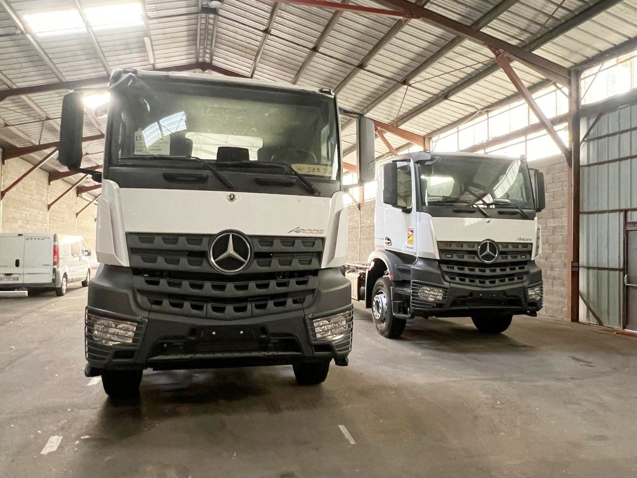 Mercedes-Benz Arocs 1840 K 4x2 Arocs 1840 K 4x2, MultimediaCockpit, 2x Nebenantrieb, NMV & Motorabtrieb - 캡 새시 트럭 : 사진 2 Mercedes-Benz Arocs 1840 K 4x2 Arocs 1840 K 4x2, MultimediaCockpit, 2x Nebenantrieb, NMV & Motorabtrieb - 캡 새시 트럭 : 사진 2