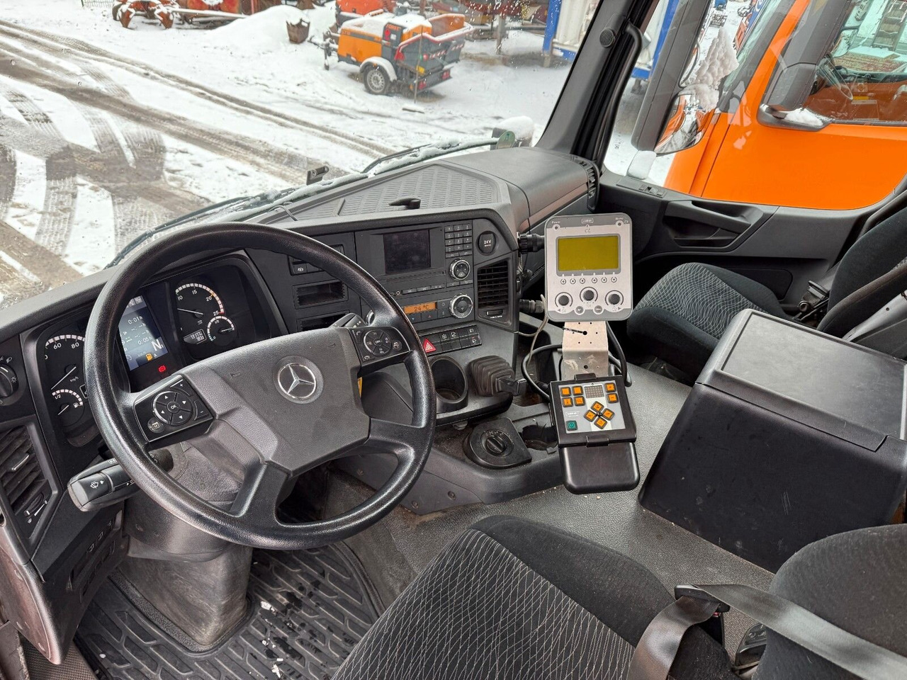 Mercedes-Benz Arocs 2036 AK 4x4 Arocs 2036 AK 4x4, Grounder, Motorabtrieb, Bordmatik, Winterdienstausstattung - 덤프트럭 : 사진 5 Mercedes-Benz Arocs 2036 AK 4x4 Arocs 2036 AK 4x4, Grounder, Motorabtrieb, Bordmatik, Winterdienstausstattung - 덤프트럭 : 사진 5
