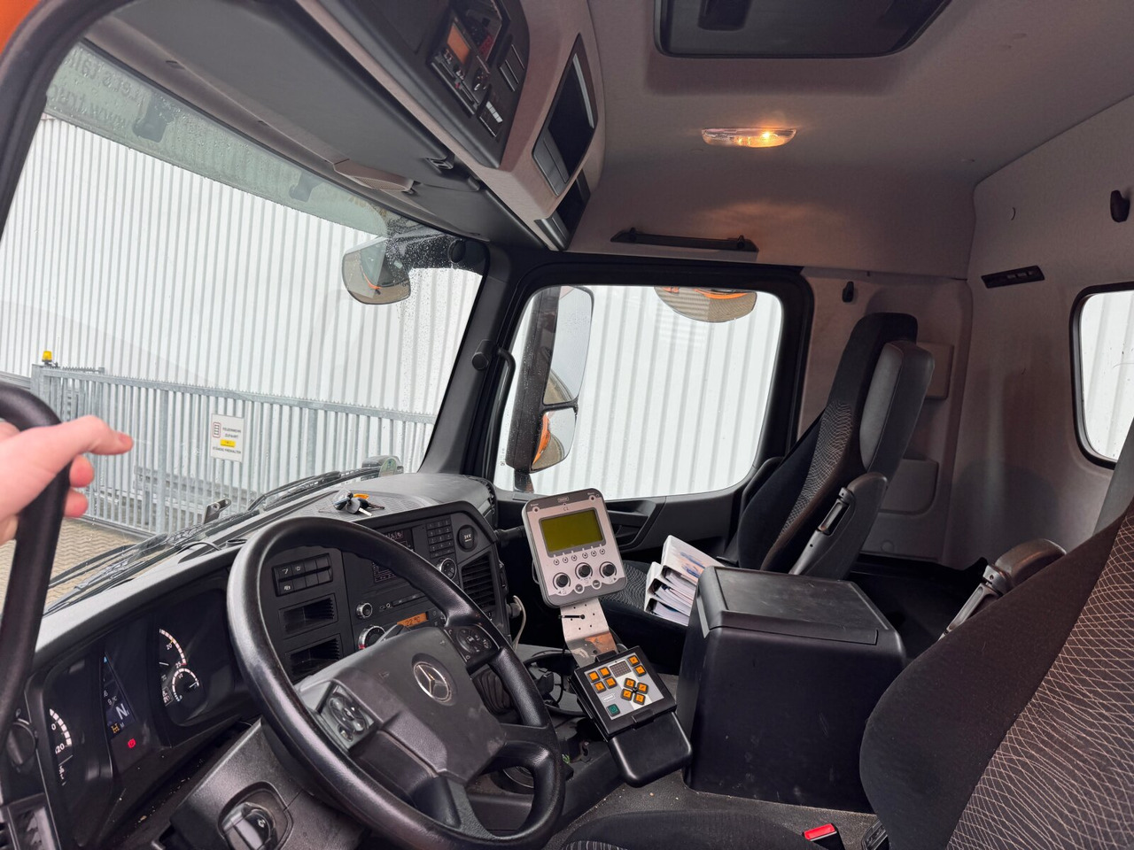 Mercedes-Benz Arocs 2036 AK 4x4 Arocs 2036 AK 4x4, Grounder, Motorabtrieb, Bordmatik, Winterdienstausstattung - 덤프트럭 : 사진 4 Mercedes-Benz Arocs 2036 AK 4x4 Arocs 2036 AK 4x4, Grounder, Motorabtrieb, Bordmatik, Winterdienstausstattung - 덤프트럭 : 사진 4