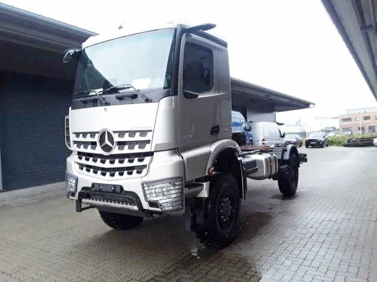 Mercedes-Benz Arocs 2053 A 4x4 Arocs 2053 A 4x4, Grounder, MirrorCam, Multimedia Cockpit, Navi - 캡 새시 트럭 : 사진 1 Mercedes-Benz Arocs 2053 A 4x4 Arocs 2053 A 4x4, Grounder, MirrorCam, Multimedia Cockpit, Navi - 캡 새시 트럭 : 사진 1