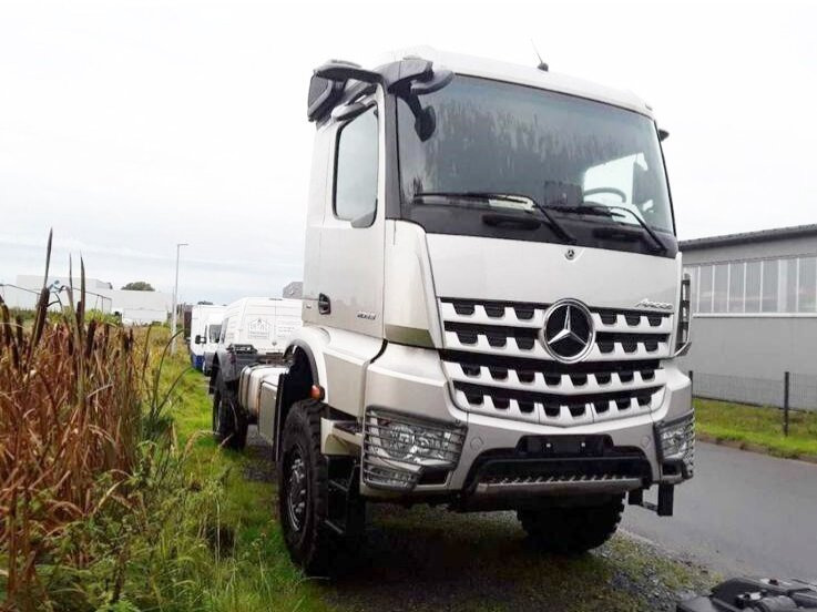 Mercedes-Benz Arocs 2053 A 4x4 Arocs 2053 A 4x4, Grounder, MirrorCam, Multimedia Cockpit, Navi - 캡 새시 트럭 : 사진 3 Mercedes-Benz Arocs 2053 A 4x4 Arocs 2053 A 4x4, Grounder, MirrorCam, Multimedia Cockpit, Navi - 캡 새시 트럭 : 사진 3