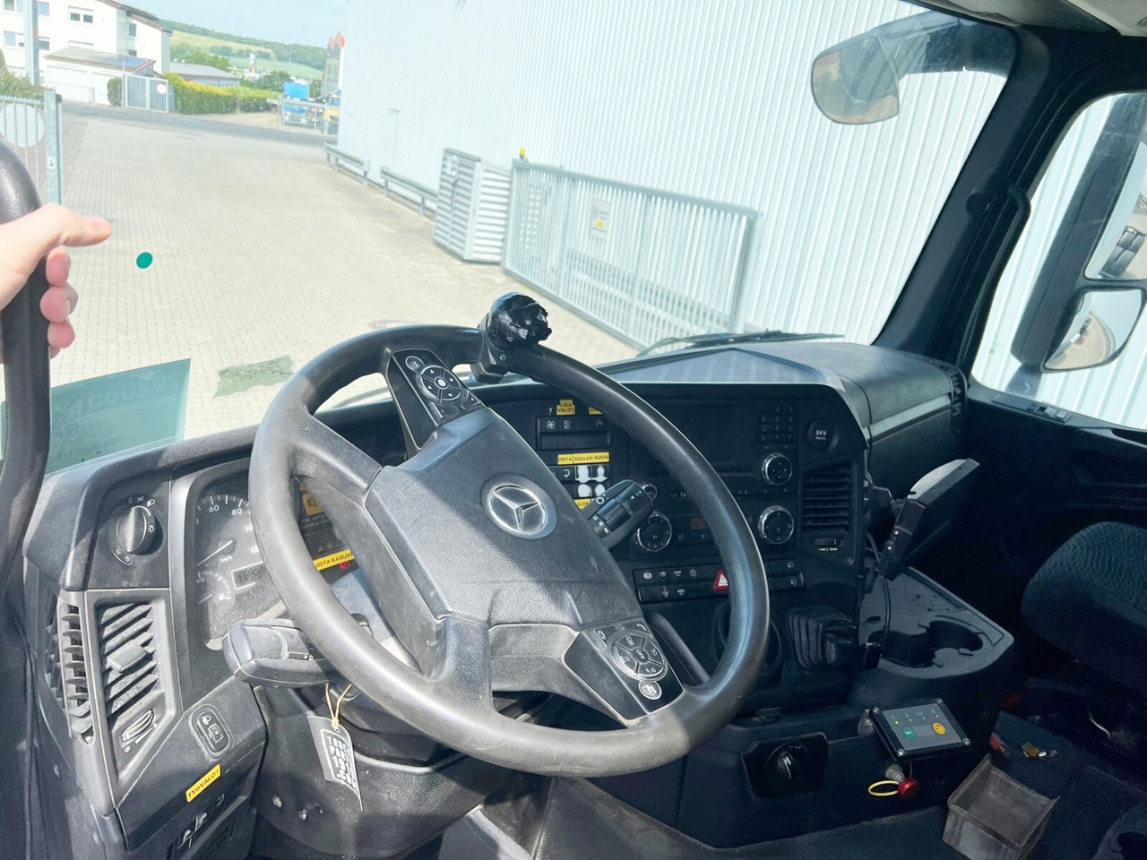 Mercedes-Benz Arocs 2642/45 K 6x4 Arocs 2642/45 K 6x4, Retarder, Motorabtrieb - 캡 새시 트럭 : 사진 2 Mercedes-Benz Arocs 2642/45 K 6x4 Arocs 2642/45 K 6x4, Retarder, Motorabtrieb - 캡 새시 트럭 : 사진 2