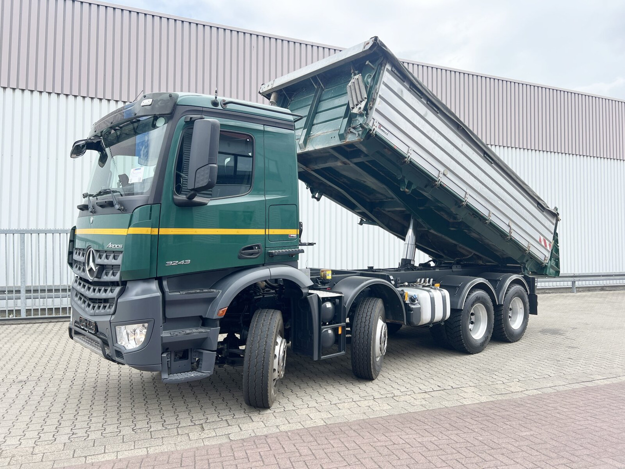 Mercedes-Benz Arocs 3243 K 8x4 Arocs 3243 K 8x4, Ressenig Thermo Alukipper 3-S - 덤프트럭 : 사진 1 Mercedes-Benz Arocs 3243 K 8x4 Arocs 3243 K 8x4, Ressenig Thermo Alukipper 3-S - 덤프트럭 : 사진 1