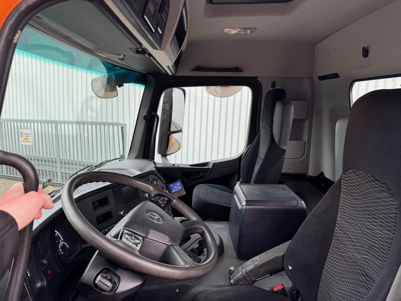 Mercedes-Benz Arocs 3243 LK 8x4/4 Arocs 3243 LK 8x4/4, Motorabtrieb - 후크 리프트 트럭 : 사진 3 Mercedes-Benz Arocs 3243 LK 8x4/4 Arocs 3243 LK 8x4/4, Motorabtrieb - 후크 리프트 트럭 : 사진 3