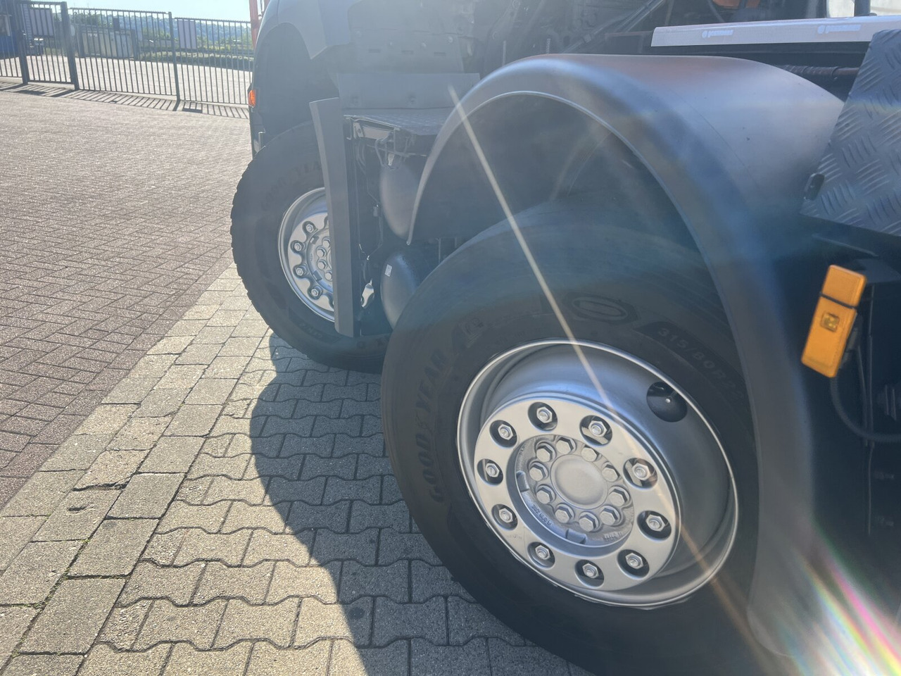 Mercedes-Benz Arocs 3243 LK 8x4/4 Arocs 3243 LK 8x4/4, Motorabtrieb - 후크 리프트 트럭 : 사진 2 Mercedes-Benz Arocs 3243 LK 8x4/4 Arocs 3243 LK 8x4/4, Motorabtrieb - 후크 리프트 트럭 : 사진 2