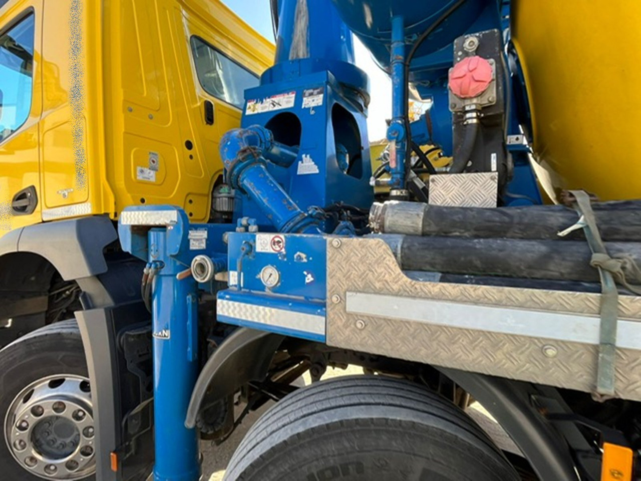 Mercedes-Benz Arocs 3246 B 8x4 Stetter Mischer 7m³, Pumpe 25m Arocs 3246 B 8x4 Stetter Mischer 7m³, Pumpe 25m - 콘크리트 믹서 트럭 : 사진 4 Mercedes-Benz Arocs 3246 B 8x4 Stetter Mischer 7m³, Pumpe 25m Arocs 3246 B 8x4 Stetter Mischer 7m³, Pumpe 25m - 콘크리트 믹서 트럭 : 사진 4